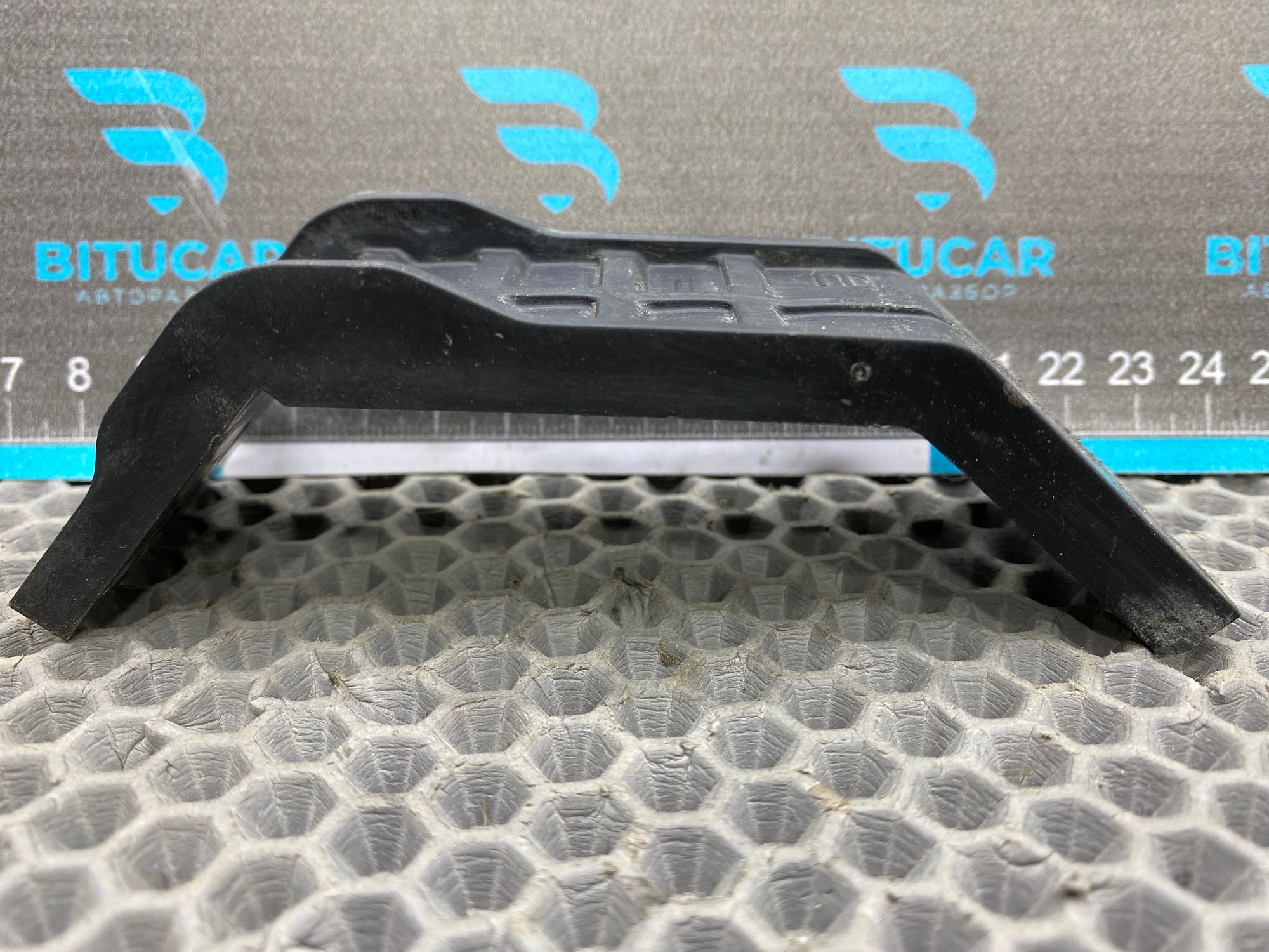 https://ycs.partsauto.market/partsauto-images/thmbs/userImages/c8f07ba63eb5b2f0f6006ea854bf8f7d/part/ef15ec7c-04be-4bac-b385-5b097bf02a13_1777818016918.jpg