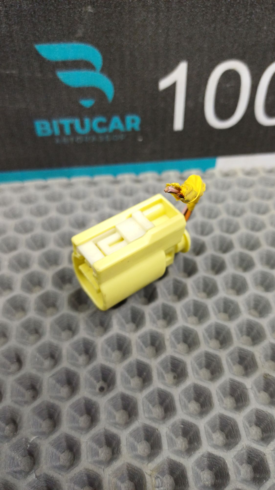 Б/У Фишка проводки водительского сидения Kia Ceed 2 JD (G4FG) 1.6L MT 2015 Хэтчбек, 499 рублей, Краснодар