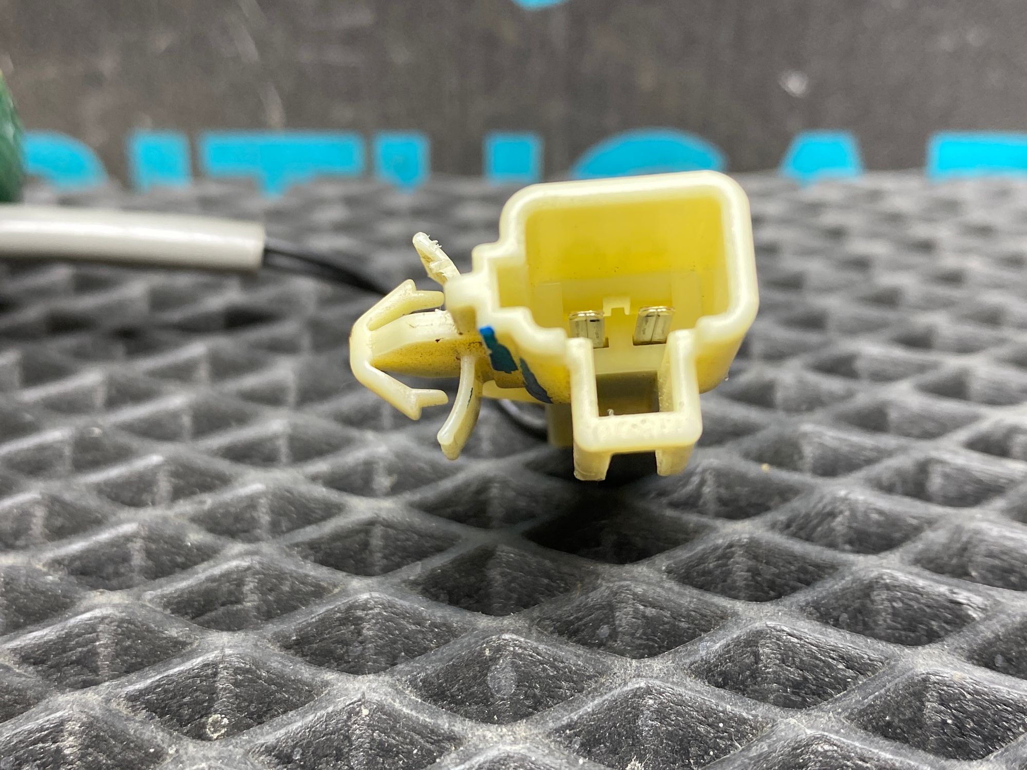 https://ycs.partsauto.market/partsauto-images/thmbs/userImages/c8f07ba63eb5b2f0f6006ea854bf8f7d/part/f0274379-f2f6-4362-9e87-b82fdae526b0_1777725312089.jpg