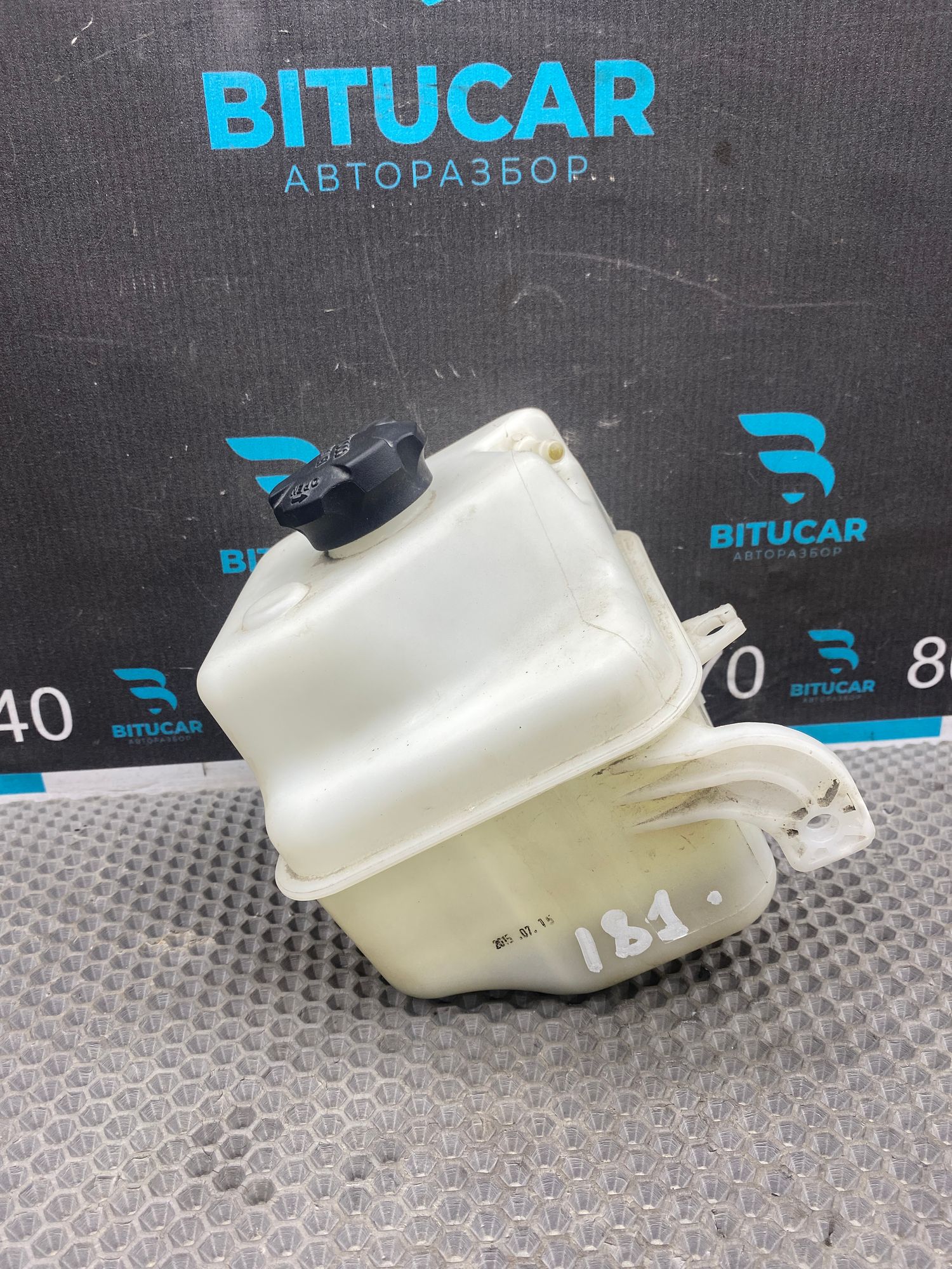 https://ycs.partsauto.market/partsauto-images/thmbs/userImages/c8f07ba63eb5b2f0f6006ea854bf8f7d/part/f02fee68-628f-4161-b744-54b907d26b6a_1767100839150.jpg
