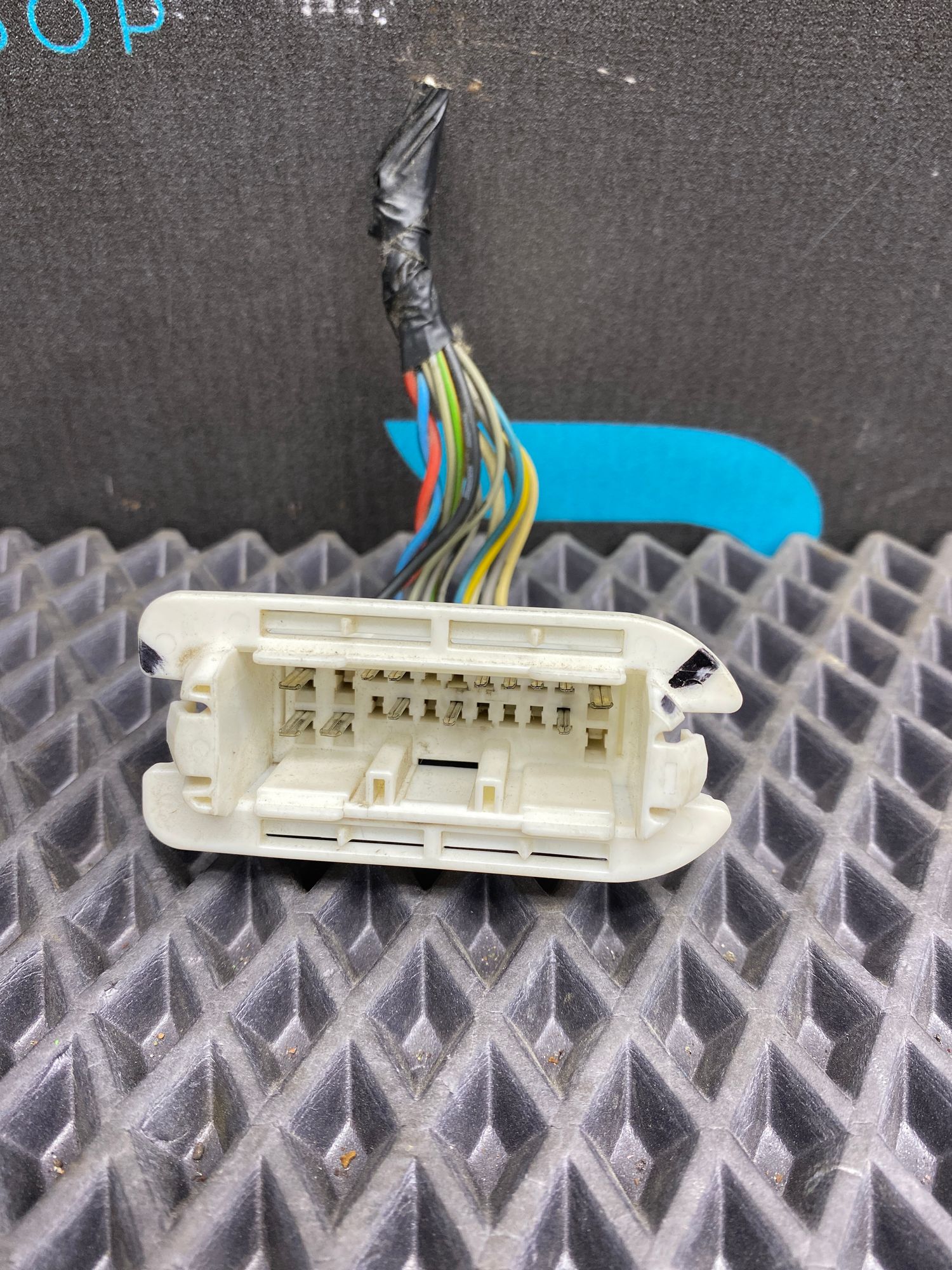 https://ycs.partsauto.market/partsauto-images/thmbs/userImages/c8f07ba63eb5b2f0f6006ea854bf8f7d/part/f050de2f-4172-4476-be62-d8ae823b9092_1774621728695.jpg
