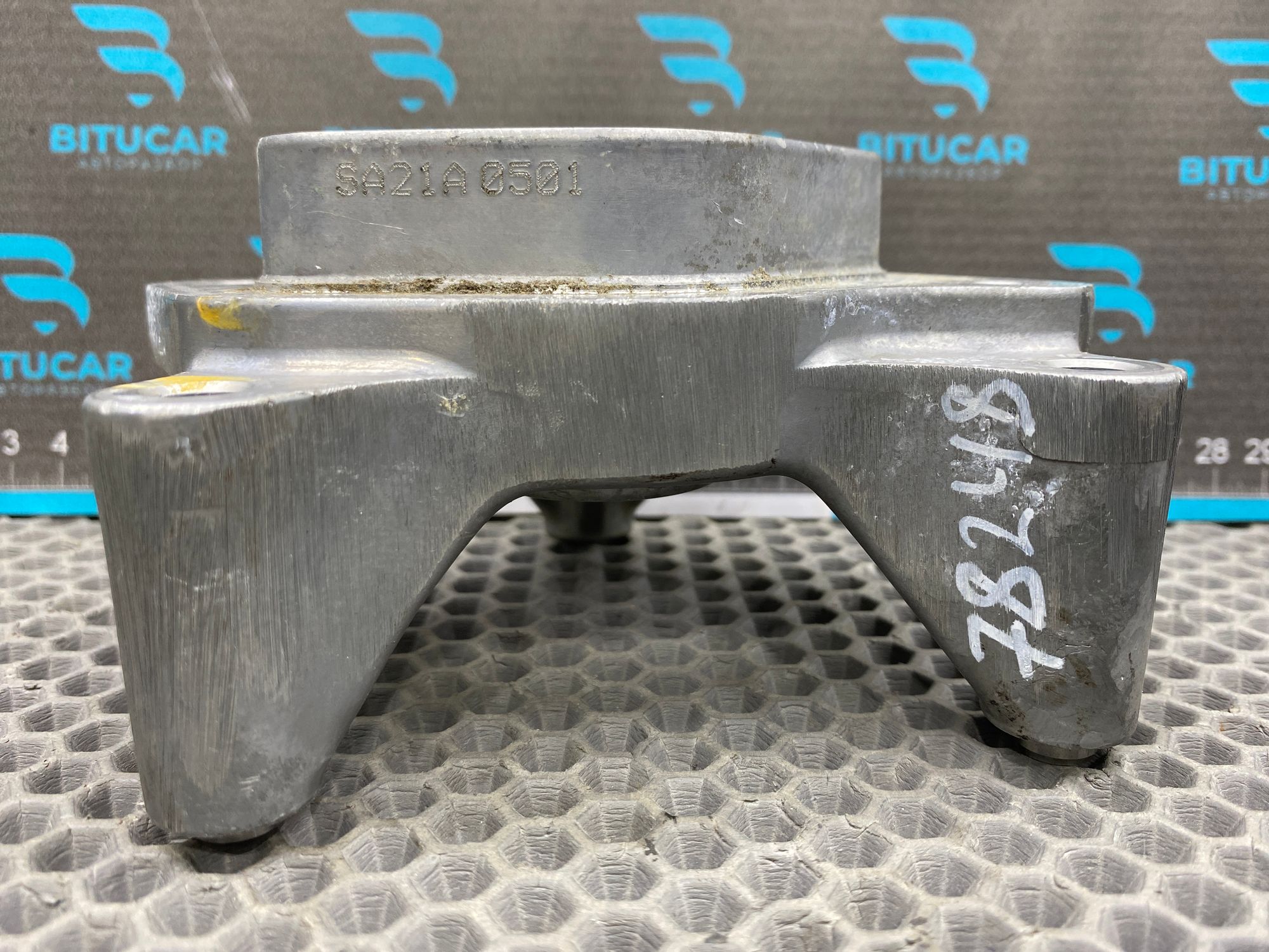 https://ycs.partsauto.market/partsauto-images/thmbs/userImages/c8f07ba63eb5b2f0f6006ea854bf8f7d/part/f070e0d1-bb88-4bfd-9bb5-f8afe97f34ce_1777796102265.jpg