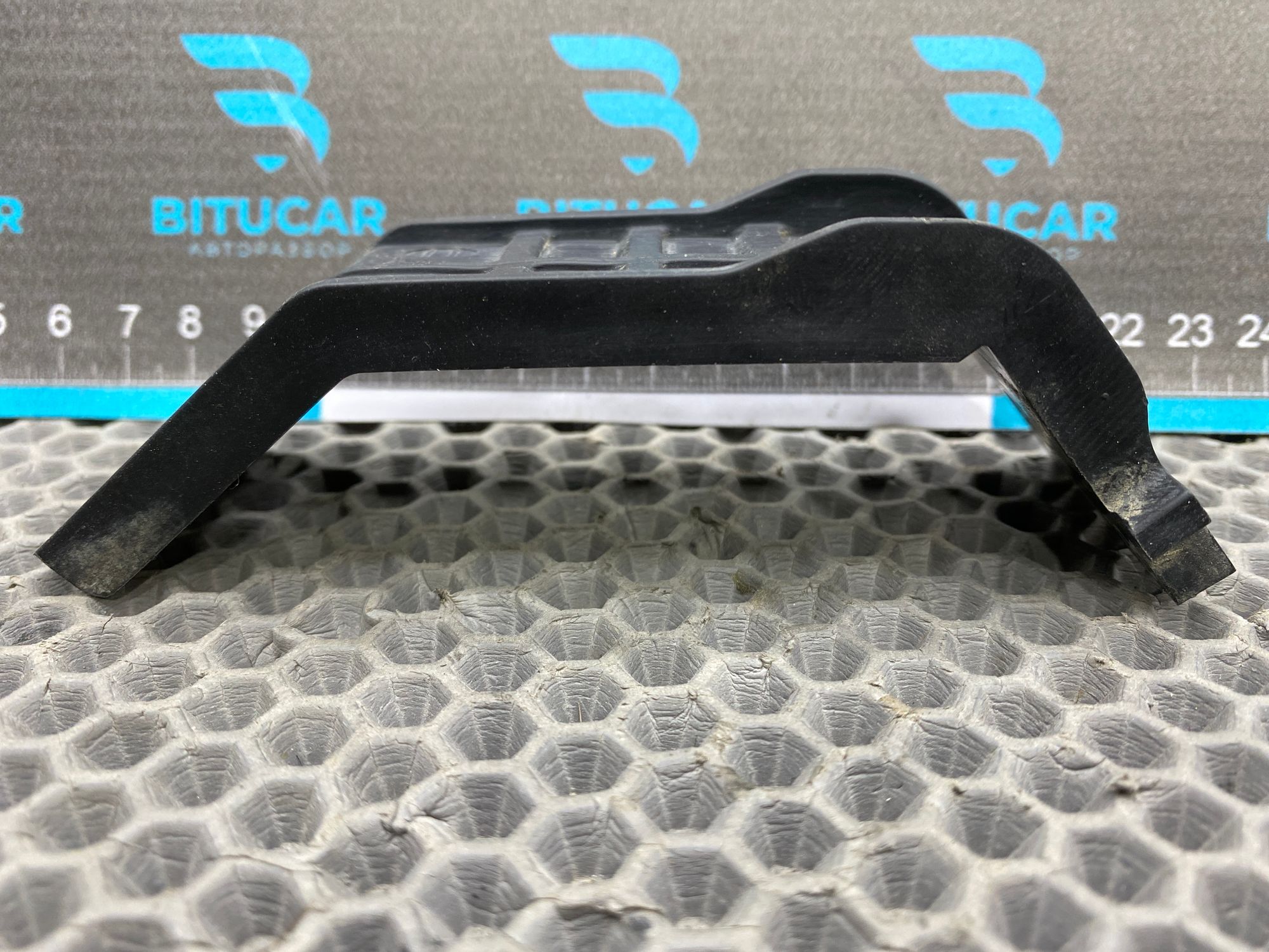 https://ycs.partsauto.market/partsauto-images/thmbs/userImages/c8f07ba63eb5b2f0f6006ea854bf8f7d/part/f09e9180-c582-47ac-9f54-0fc48eeb0038_1777818017019.jpg