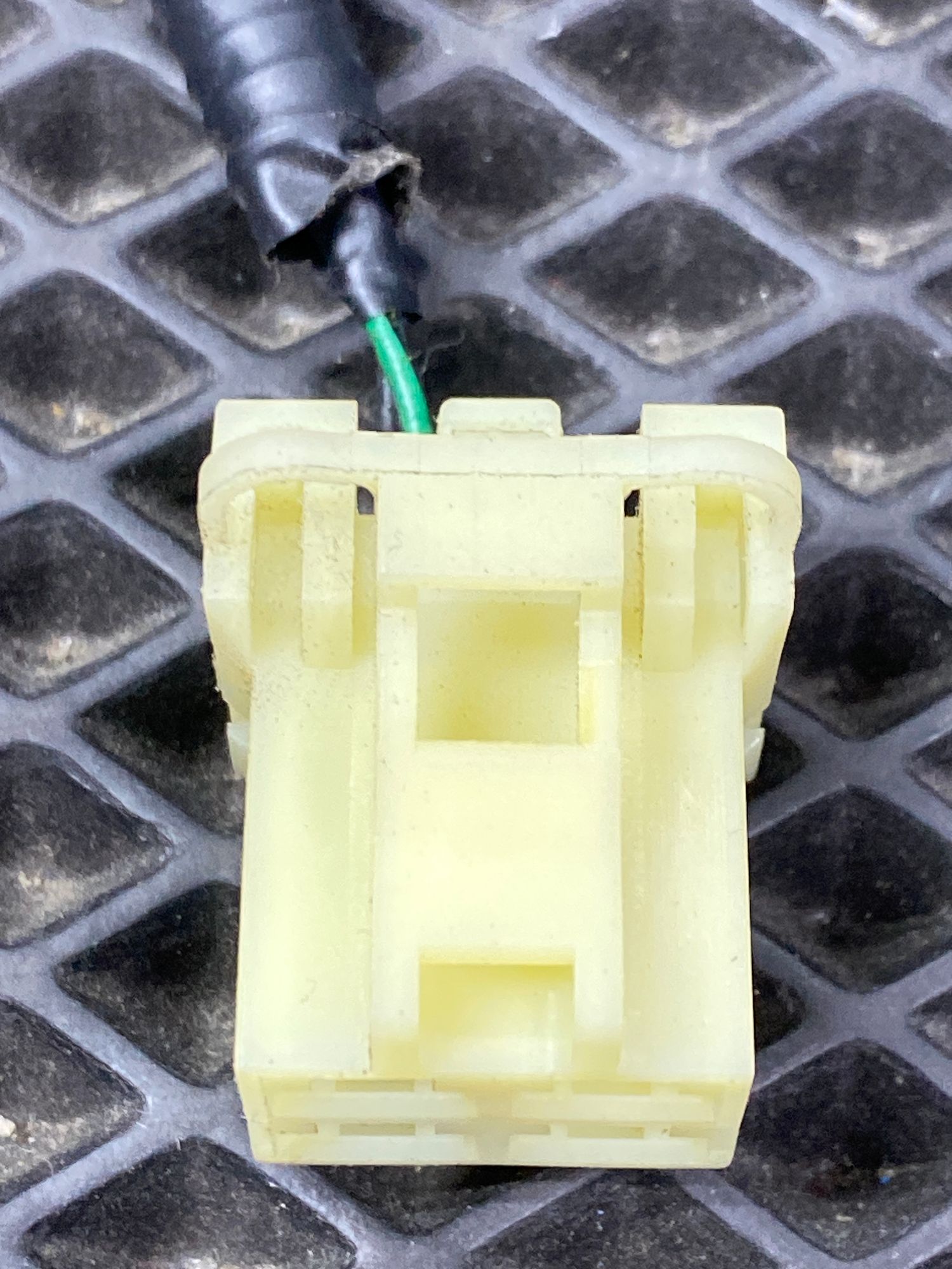 Б/У Фишка концевика лючка бензобака  Kia Optima 4 JF (G4KJ) 2.4L AT 2019 GT-Line, 499 рублей, Краснодар