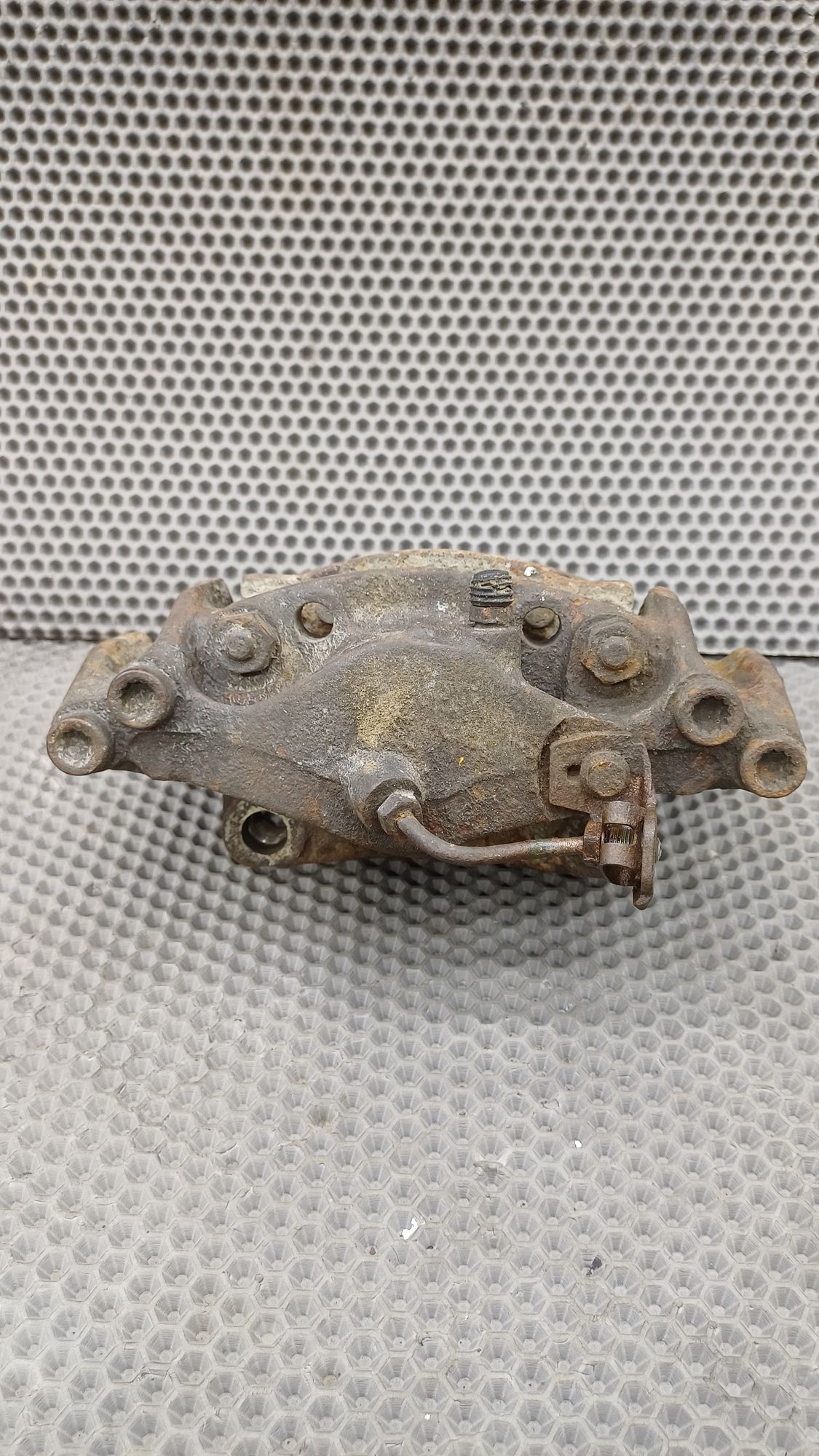 https://ycs.partsauto.market/partsauto-images/thmbs/userImages/c8f07ba63eb5b2f0f6006ea854bf8f7d/part/f103c038-cb35-4ac3-b87b-8f4910f03ab3_1774338356658.jpg