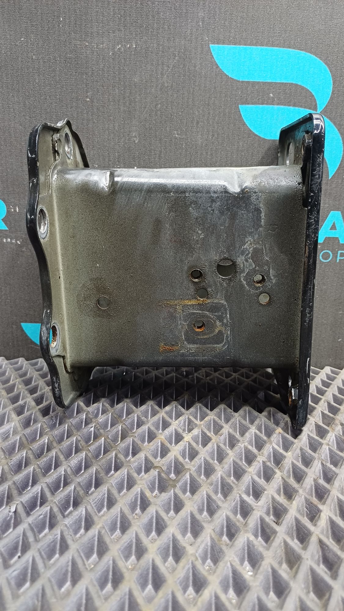 Б/У Кронштейн усилителя переднего бампера правый Kia Ceed 1 ED (G4FC) 1.6L AT 2010 хэтчбек, 1490 рублей, Краснодар