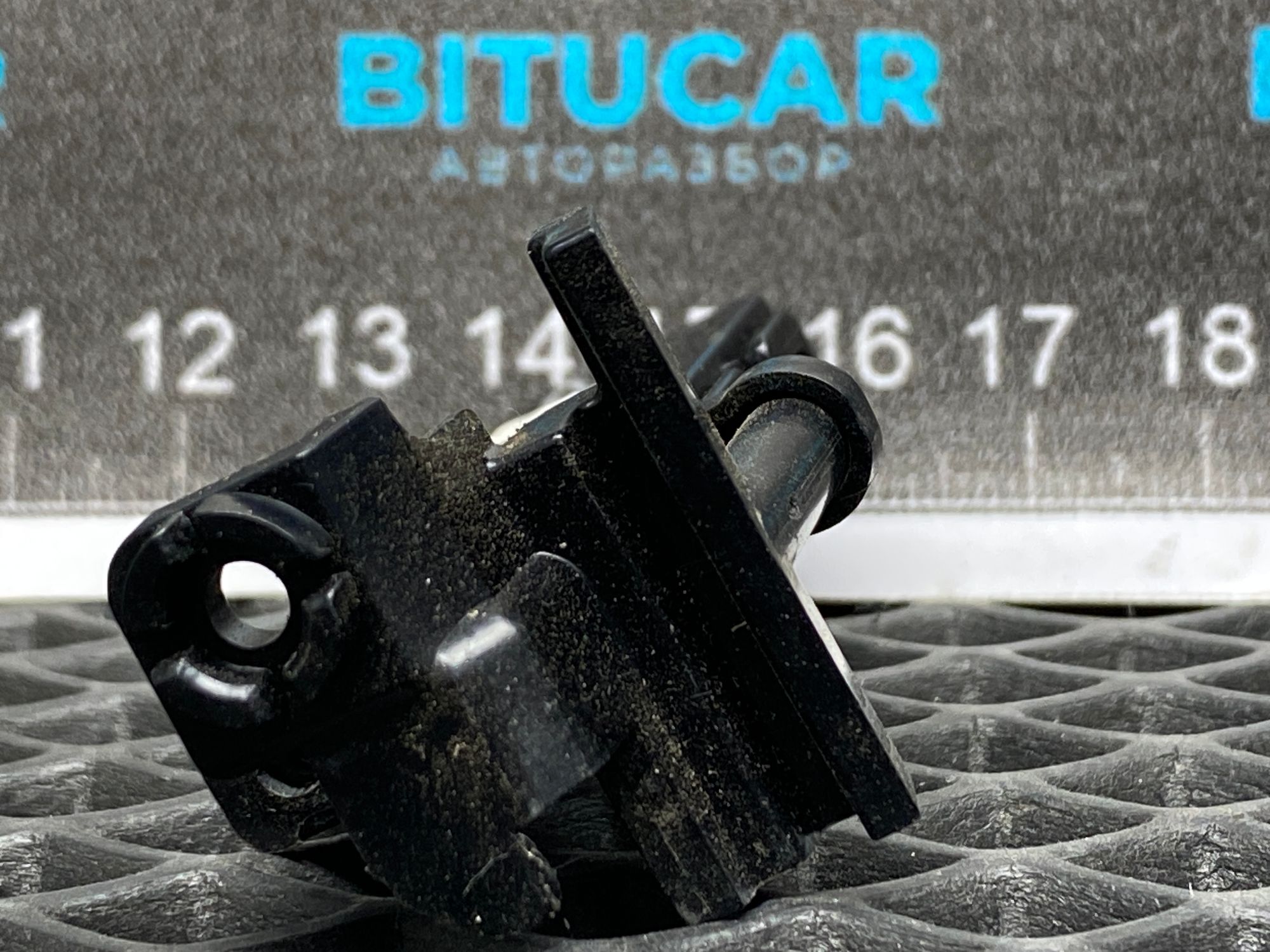 https://ycs.partsauto.market/partsauto-images/thmbs/userImages/c8f07ba63eb5b2f0f6006ea854bf8f7d/part/f2128903-400a-42ea-aaef-9ac0f0eb4210_1777726536713.jpg