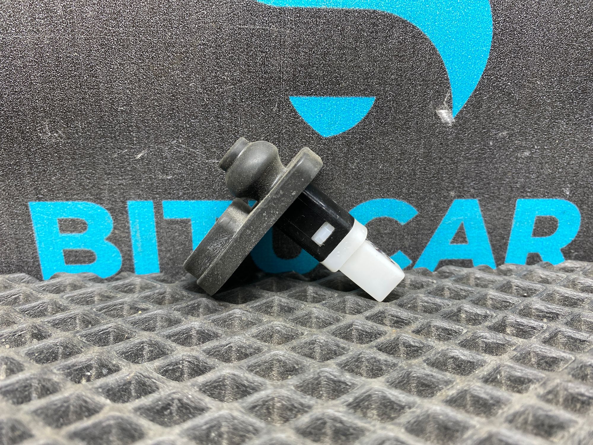 https://ycs.partsauto.market/partsauto-images/thmbs/userImages/c8f07ba63eb5b2f0f6006ea854bf8f7d/part/f225ae89-fcad-4a9a-acfc-2a30fcd577e7_1776945239676.jpg