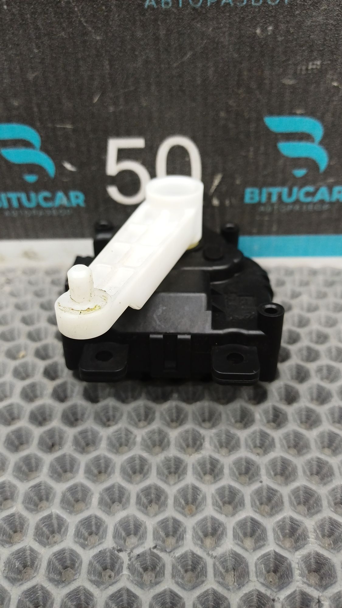https://ycs.partsauto.market/partsauto-images/thmbs/userImages/c8f07ba63eb5b2f0f6006ea854bf8f7d/part/f2782640-380f-483a-afb3-6ba743678cff_1775476265940.jpg