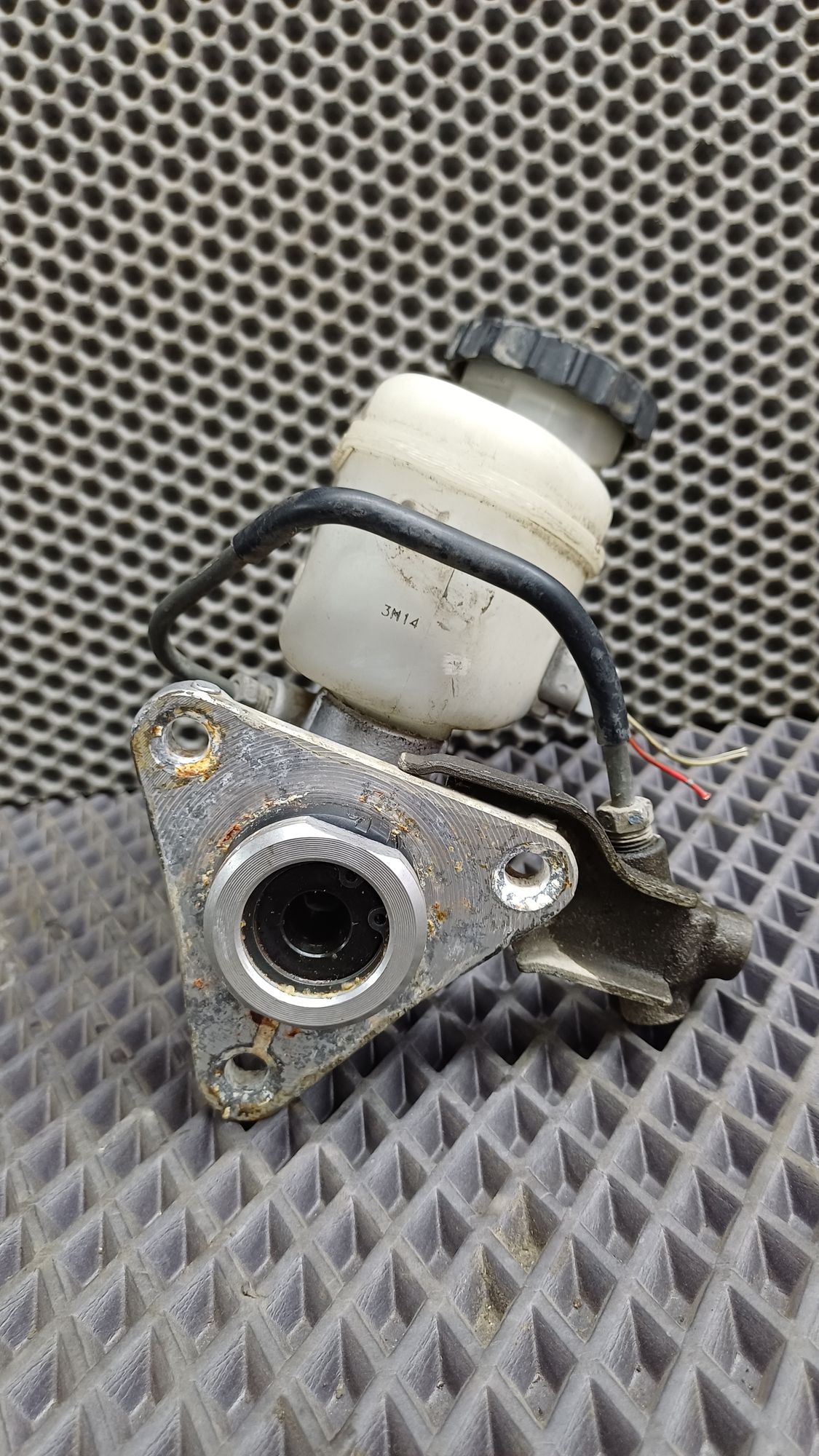 Б/У Цилиндр тормозной главный с бачком Toyota CARINA E 6 дорест. 1992—1996 1994 Зеленый, 1990 рублей, Краснодар