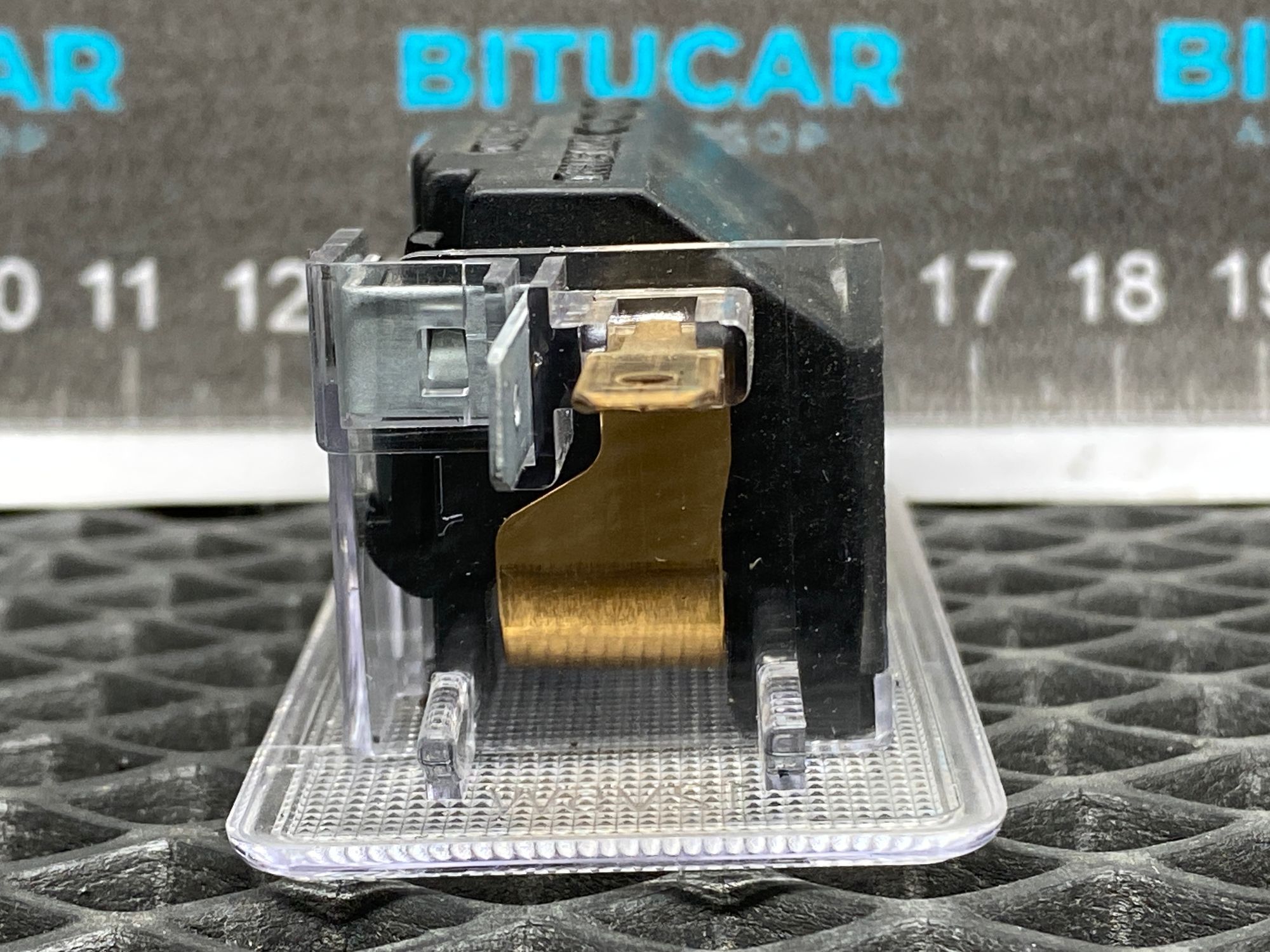 https://ycs.partsauto.market/partsauto-images/thmbs/userImages/c8f07ba63eb5b2f0f6006ea854bf8f7d/part/f3d910c2-bb6b-4850-9cad-c746b1402ef4_1777708485452.jpg