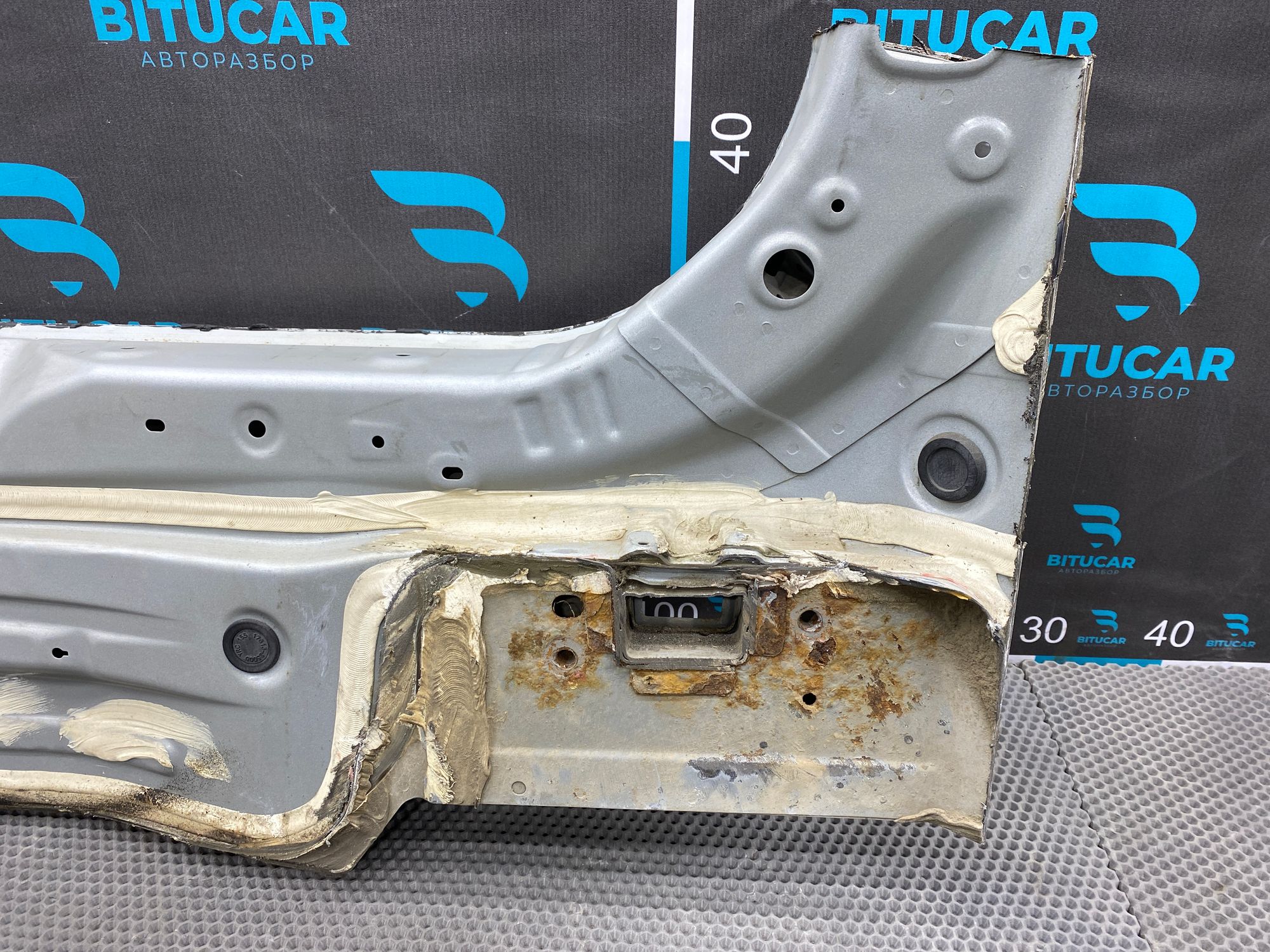 https://ycs.partsauto.market/partsauto-images/thmbs/userImages/c8f07ba63eb5b2f0f6006ea854bf8f7d/part/f422d968-5936-4e76-a731-03bafc3364d6_1765281115522.jpg