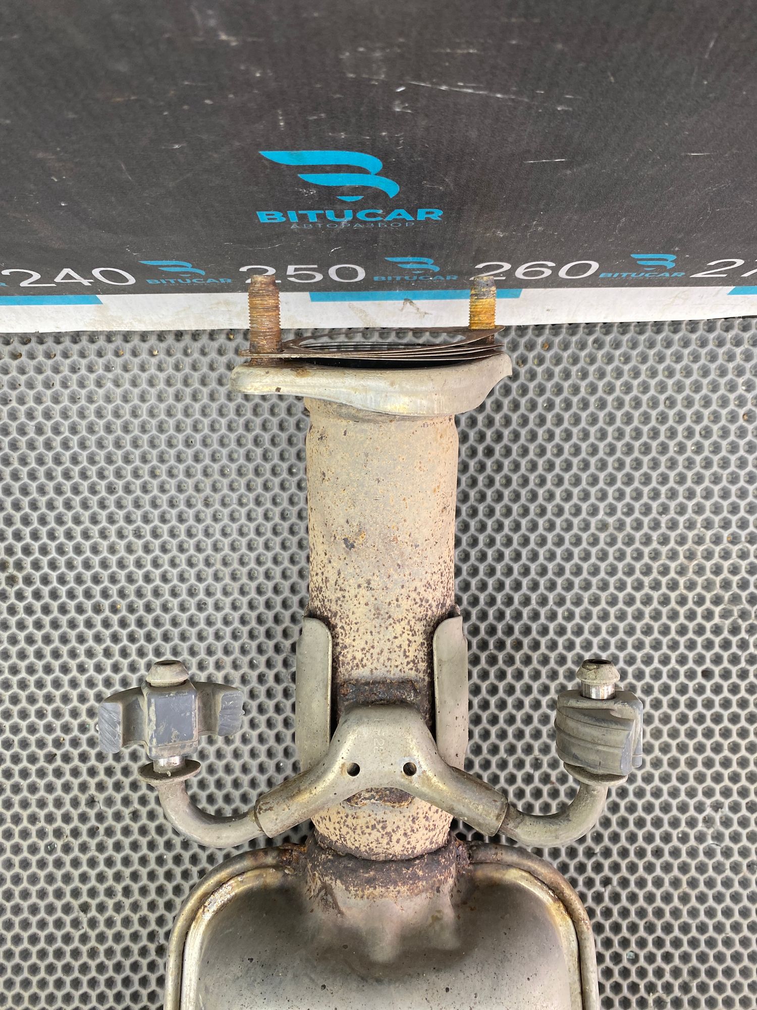https://ycs.partsauto.market/partsauto-images/thmbs/userImages/c8f07ba63eb5b2f0f6006ea854bf8f7d/part/f483fcf0-401d-4c69-9bc3-ecc124ee16e2_1777469281737.jpg