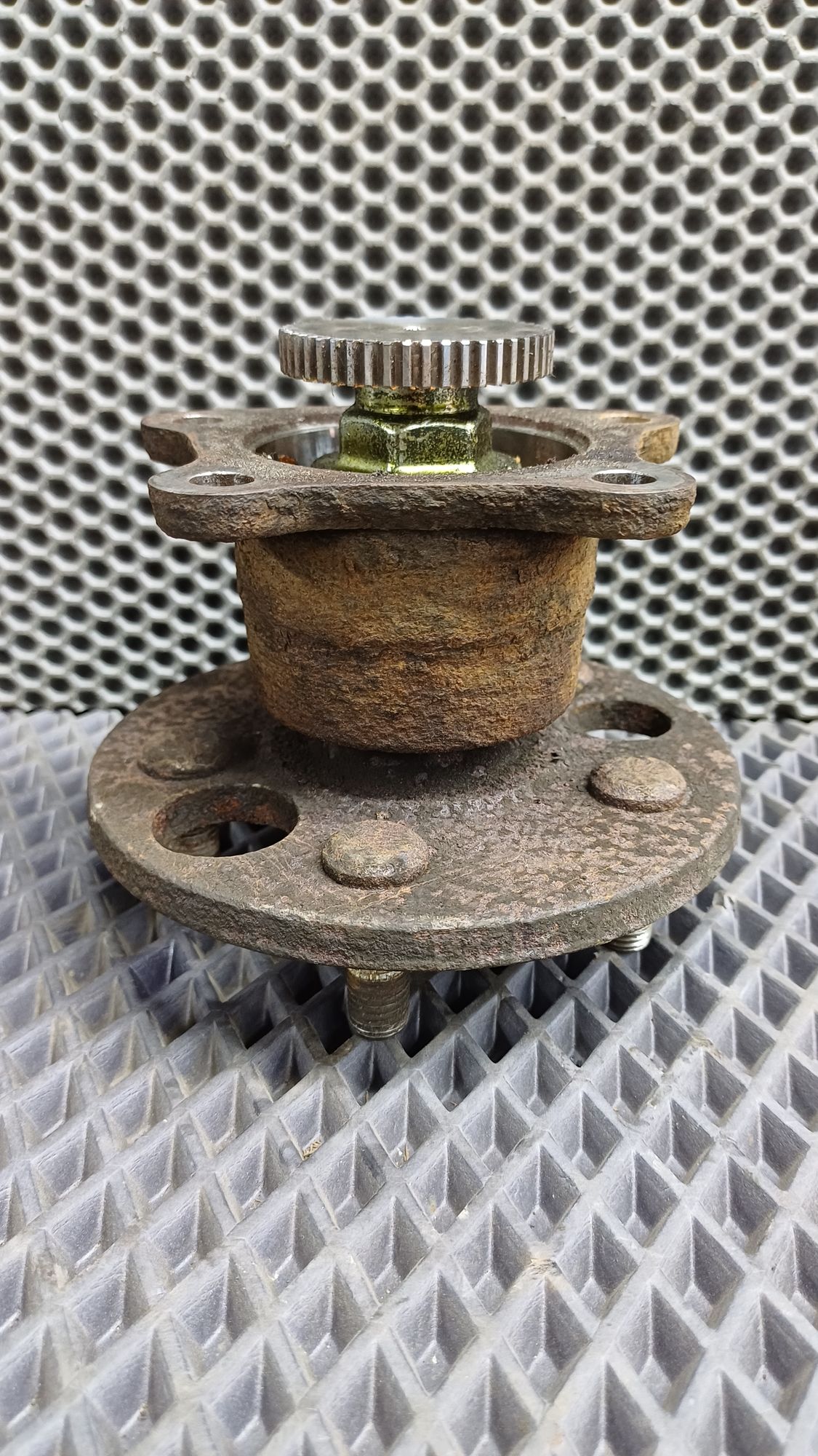 Б/У Ступица задняя правая Toyota CARINA E 6 дорест. 1992—1996 1994 Зеленый, 990 рублей, Краснодар