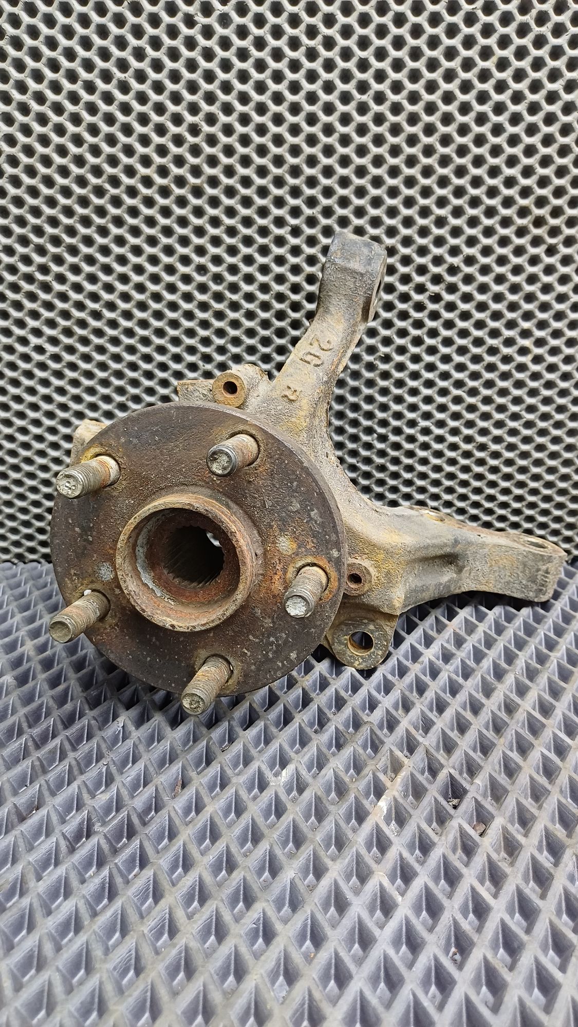 Б/У  Поворотный кулак левый Toyota CARINA E 6 дорест. 1992—1996 1994 Зеленый, 1990 рублей, Краснодар