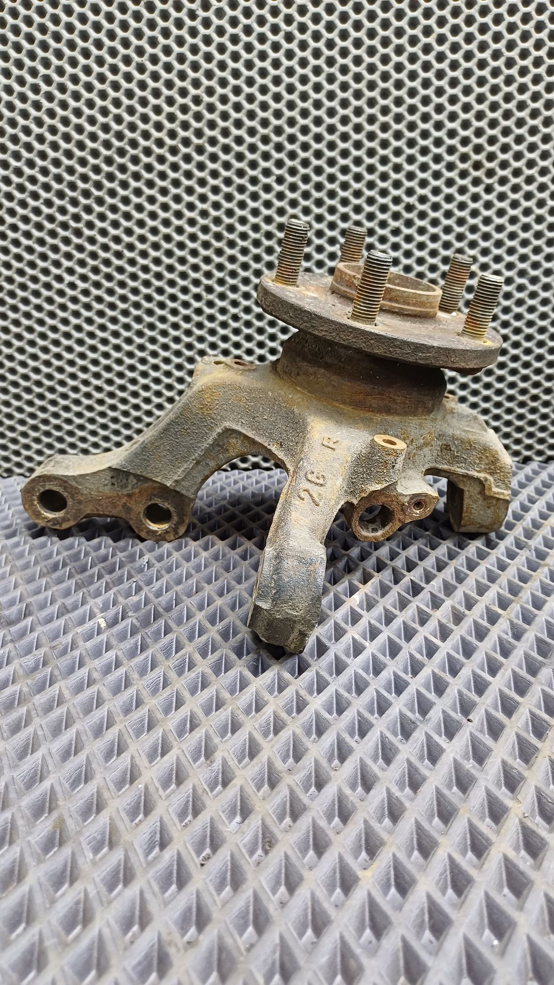 Б/У  Поворотный кулак левый Toyota CARINA E 6 дорест. 1992—1996 1994 Зеленый, 1990 рублей, Краснодар