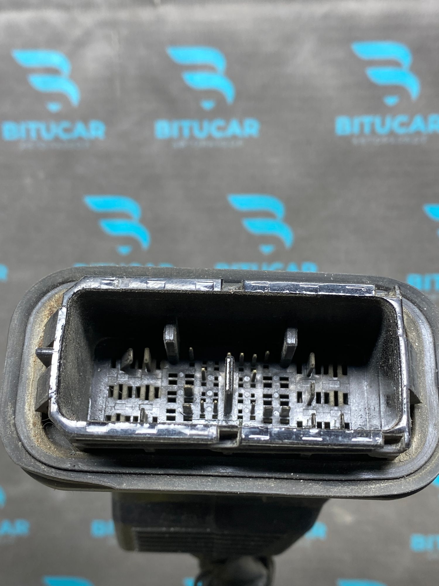 https://ycs.partsauto.market/partsauto-images/thmbs/userImages/c8f07ba63eb5b2f0f6006ea854bf8f7d/part/f527d8ba-1673-4cc8-b2ed-c5a9b6c40243_1777467117398.jpg