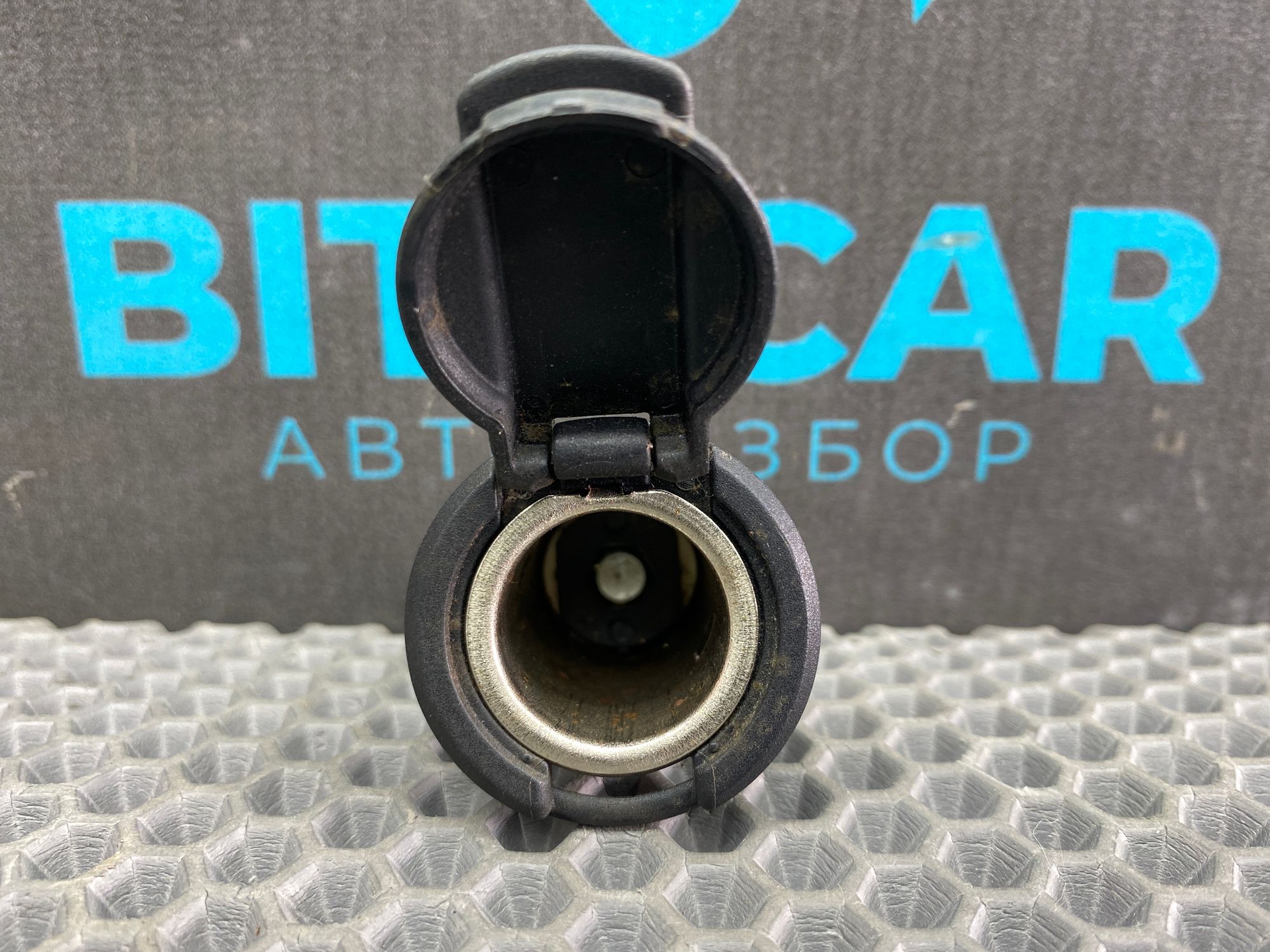 https://ycs.partsauto.market/partsauto-images/thmbs/userImages/c8f07ba63eb5b2f0f6006ea854bf8f7d/part/f550226e-4568-4117-ac78-e5c5f380172e_1777537137961.jpg