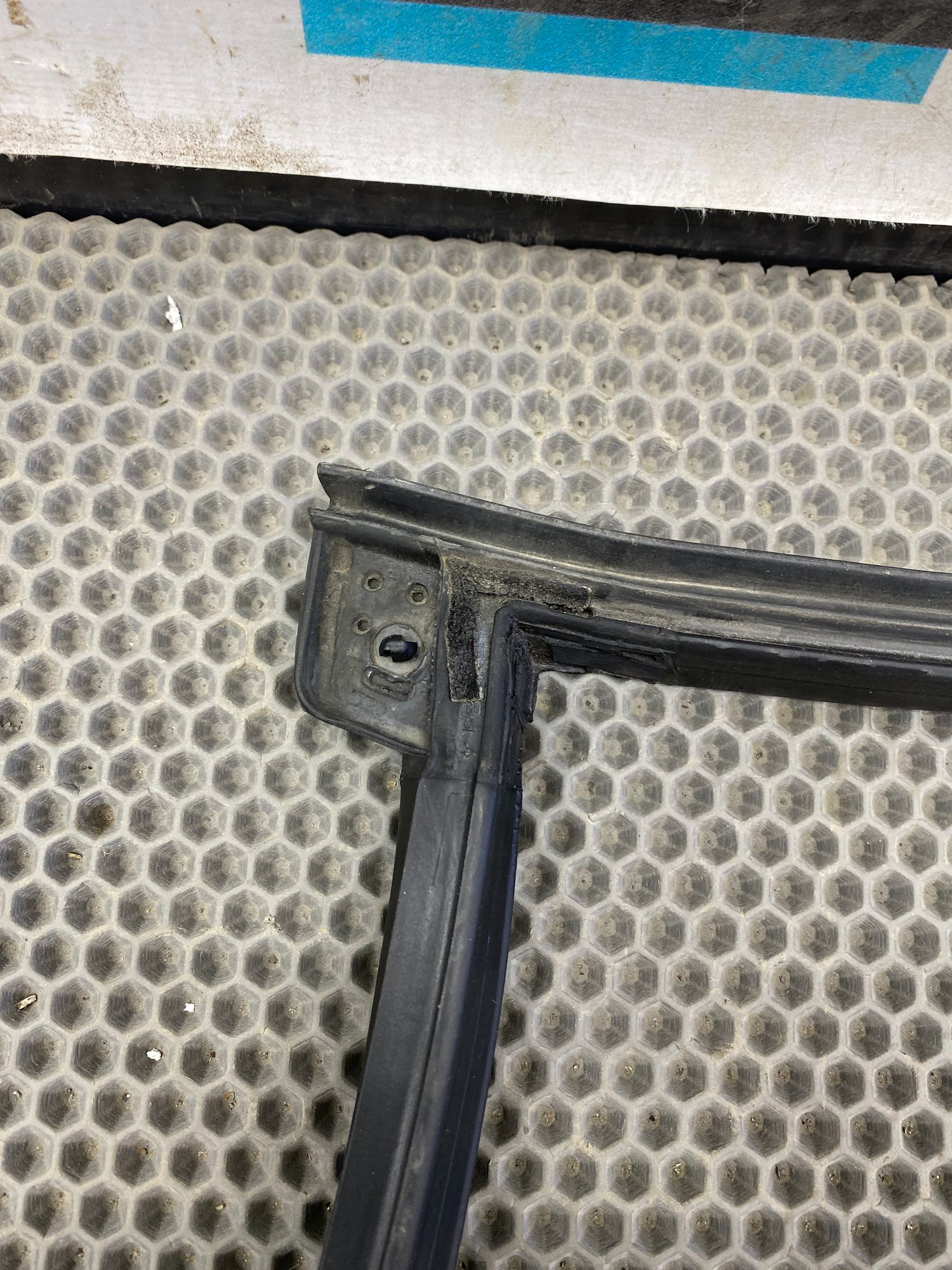 https://ycs.partsauto.market/partsauto-images/thmbs/userImages/c8f07ba63eb5b2f0f6006ea854bf8f7d/part/f6511737-fc6e-4105-9b82-41cf161e7cb0_1777210481136.jpg