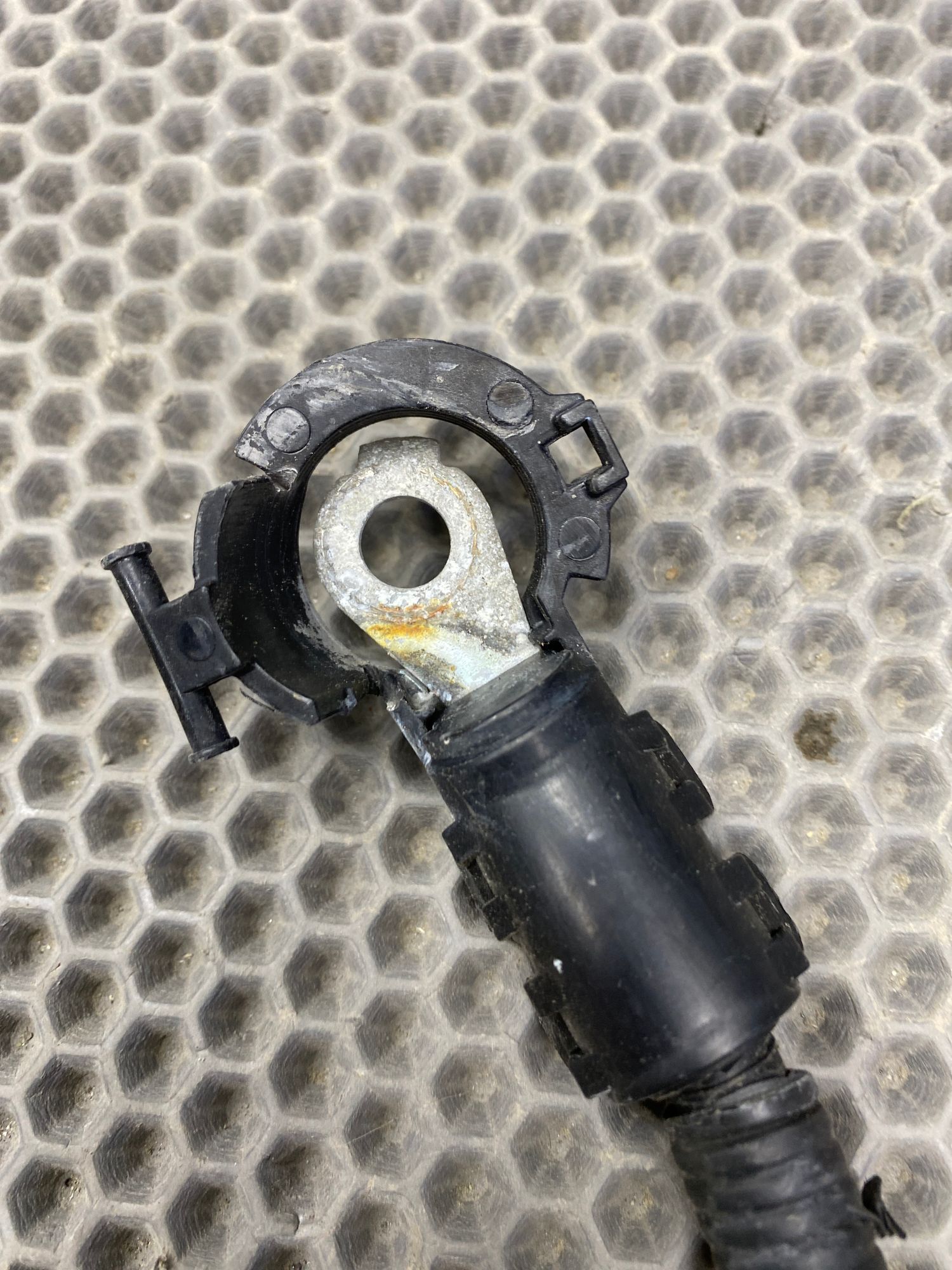 https://ycs.partsauto.market/partsauto-images/thmbs/userImages/c8f07ba63eb5b2f0f6006ea854bf8f7d/part/f806c7b0-6689-4ed1-b2e6-ec6a75146d68_1777212431129.jpg