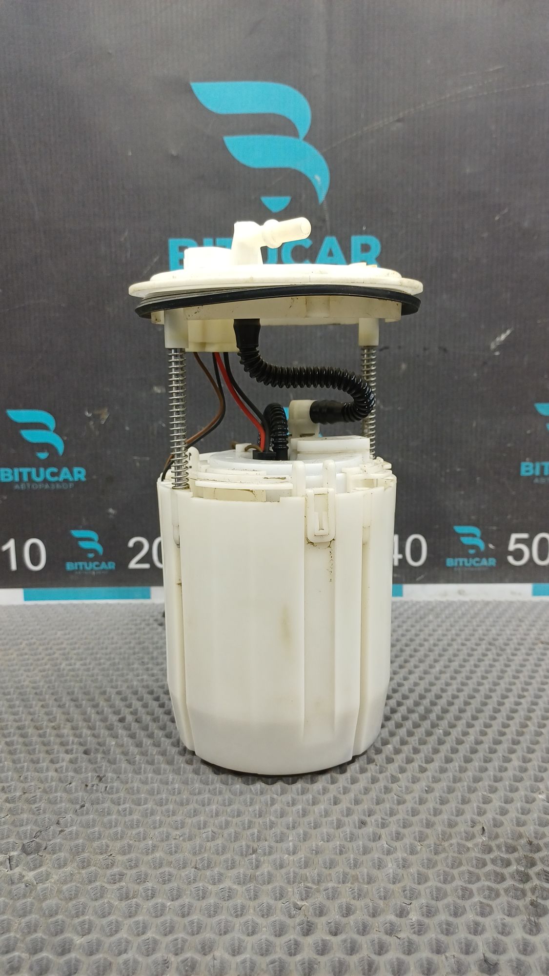 https://ycs.partsauto.market/partsauto-images/thmbs/userImages/c8f07ba63eb5b2f0f6006ea854bf8f7d/part/f815550d-21b9-4285-b479-b6a7b76c732f_1777363450262.jpg