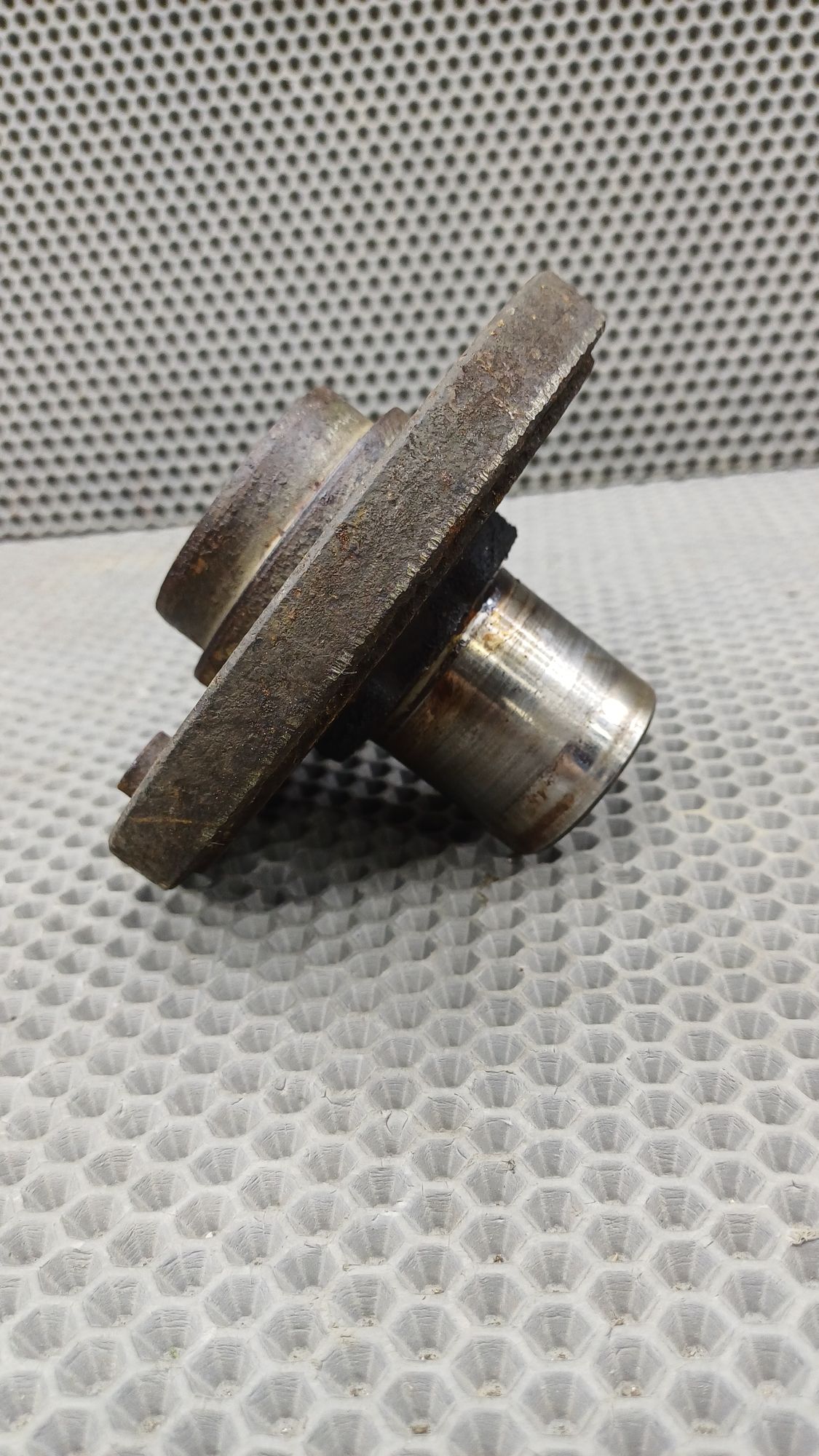 Б/У Ступица задняя левая Volkswagen Transporter T4 4 дорест. 1990—2003 1993 синий, 1890 рублей, Краснодар