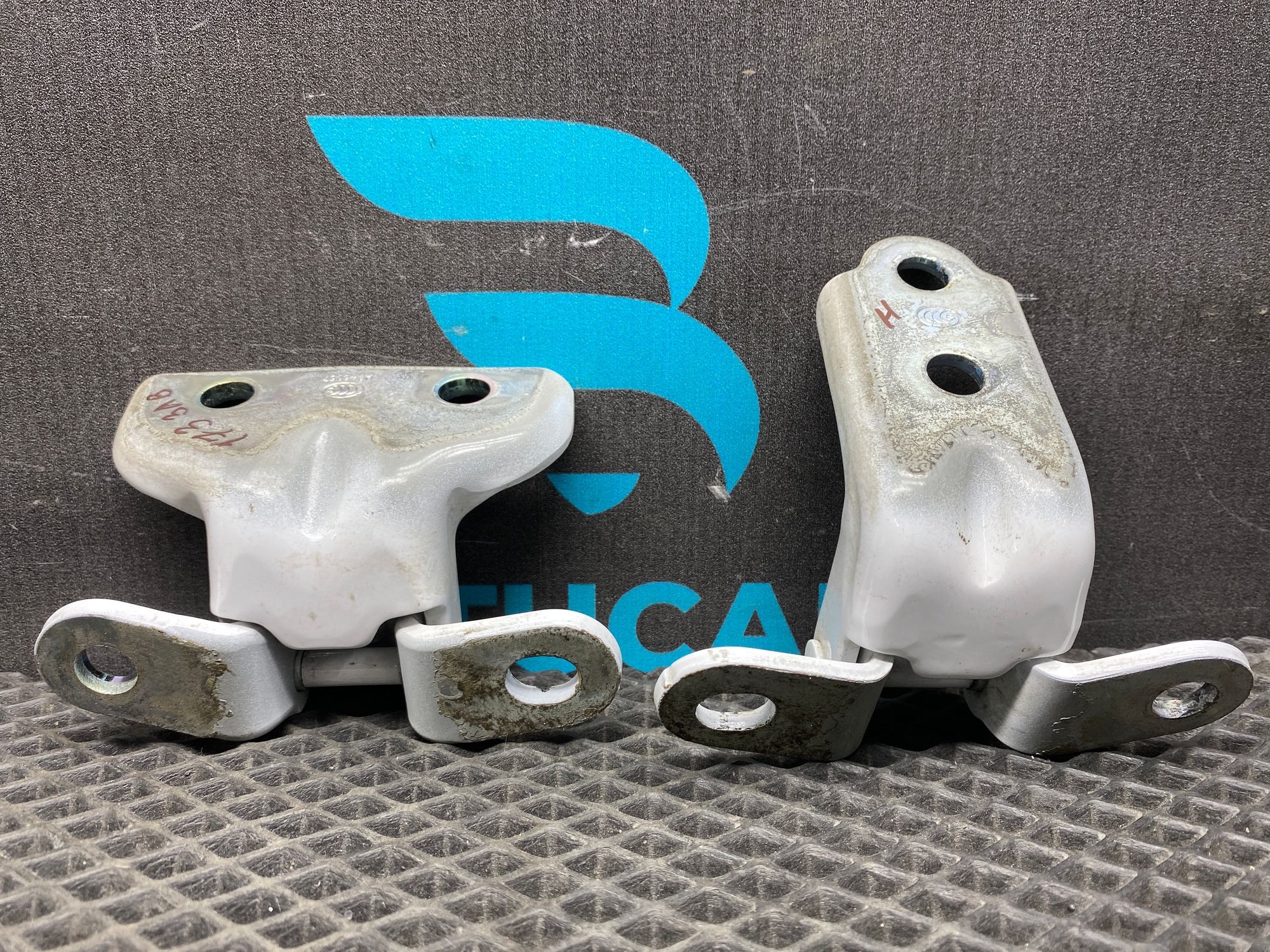 https://ycs.partsauto.market/partsauto-images/thmbs/userImages/c8f07ba63eb5b2f0f6006ea854bf8f7d/part/f979307e-5cb0-4e1d-a577-010e0406e52c_1776941046364.jpg