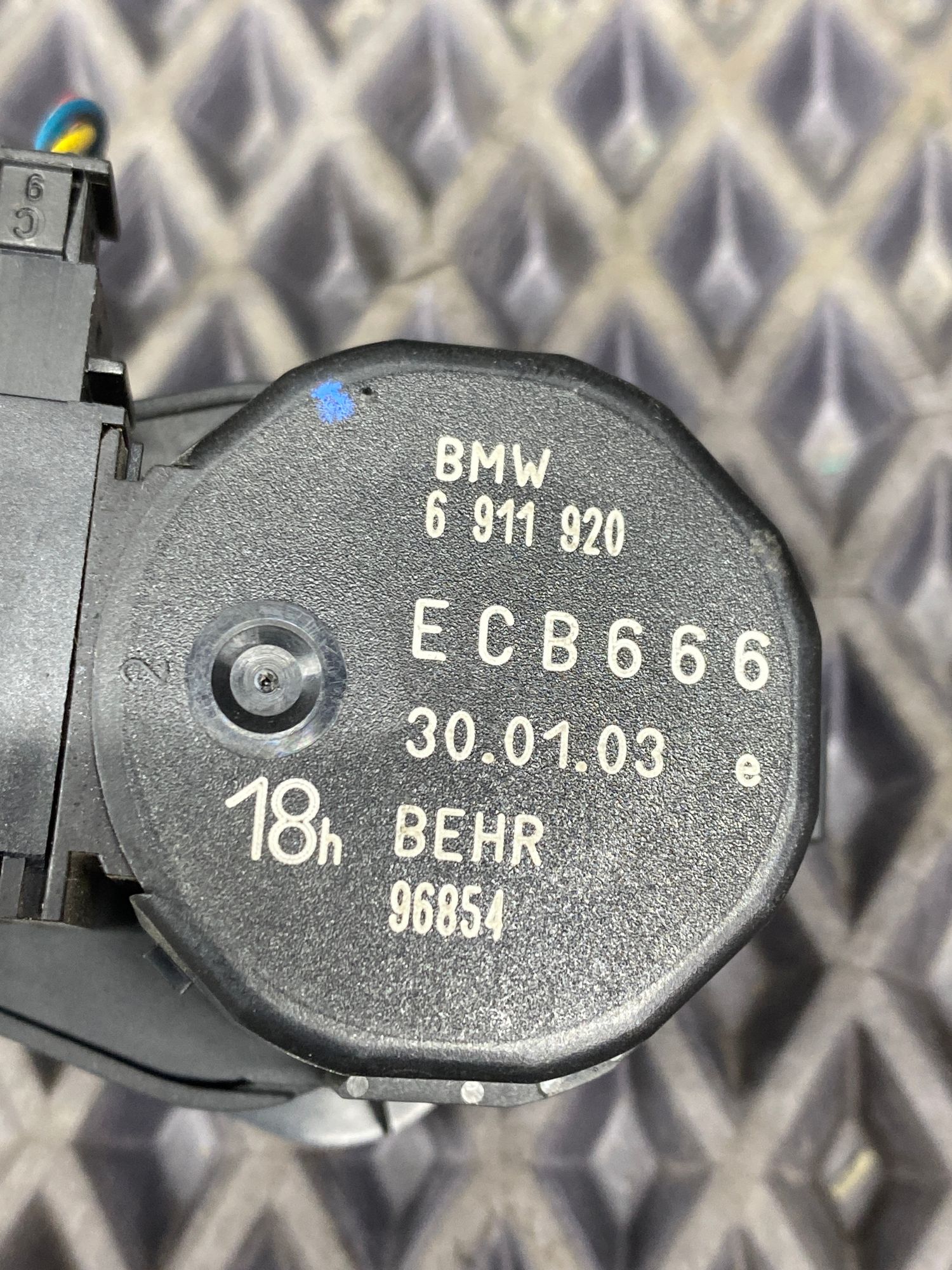 Б/У Сервопривод заслонки отопителя BMW 7-Series 4 дорест. 2001—2005 2003 Черный, 890 рублей, Краснодар