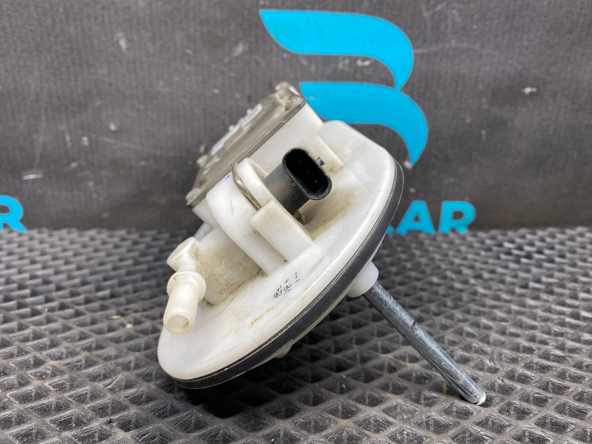 https://ycs.partsauto.market/partsauto-images/thmbs/userImages/c8f07ba63eb5b2f0f6006ea854bf8f7d/part/f99d694f-1978-4b6c-b339-273f0cd81f1a_1777359503945.jpg