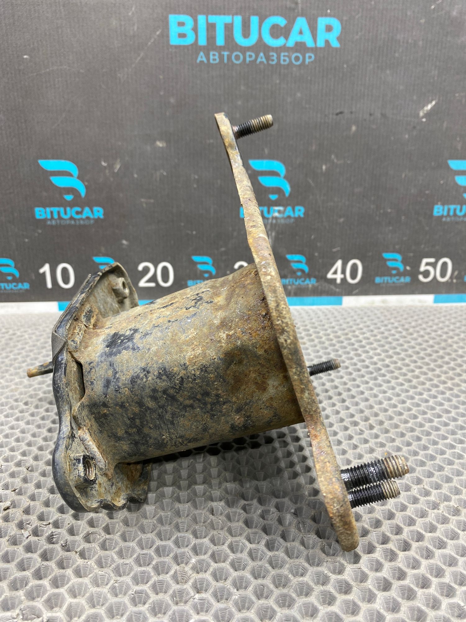 https://ycs.partsauto.market/partsauto-images/thmbs/userImages/c8f07ba63eb5b2f0f6006ea854bf8f7d/part/f9d705a6-0698-4c33-9812-a4b717cc008b_1777815630795.jpg