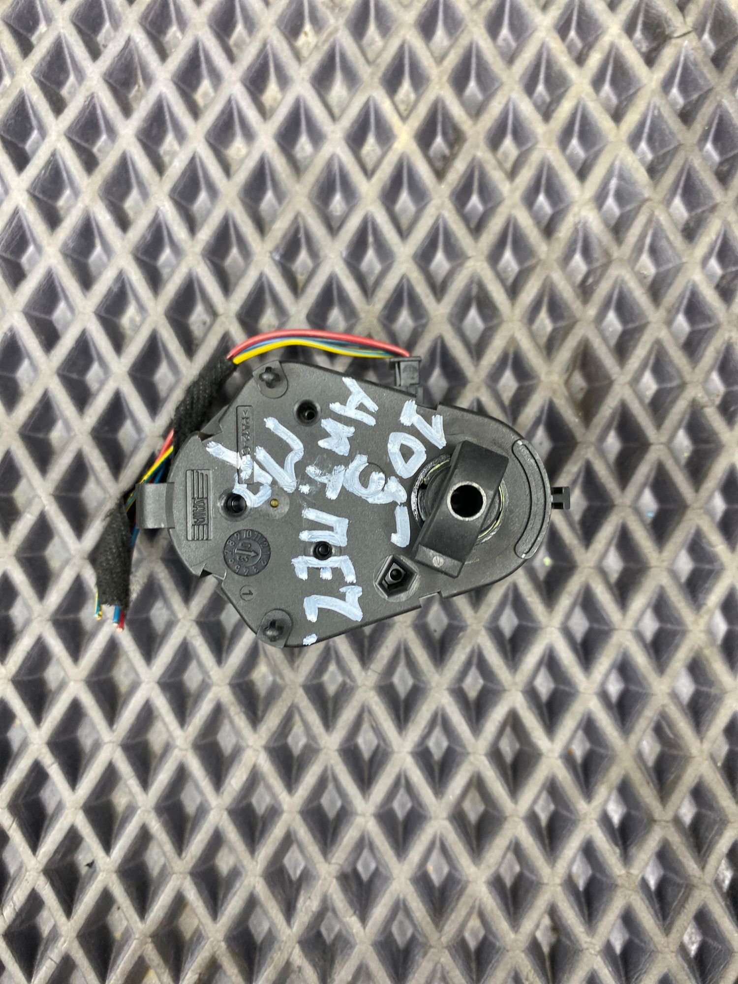 Б/У Сервопривод заслонки отопителя BMW 7-Series 4 дорест. 2001—2005 2003 Черный, 890 рублей, Краснодар