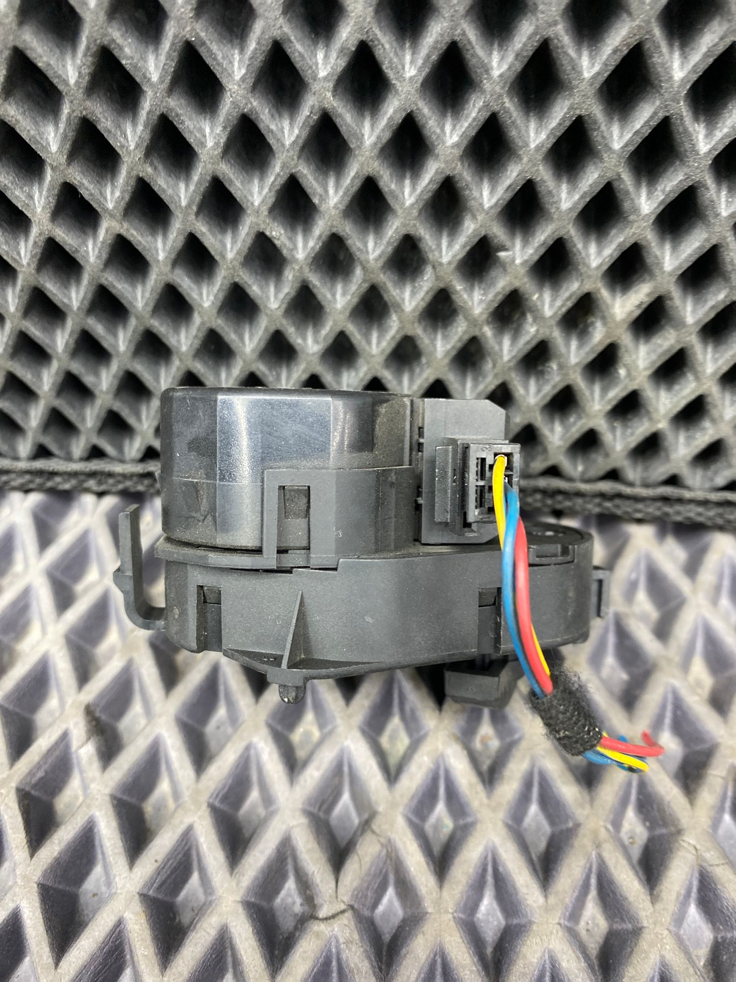 Б/У Сервопривод заслонки отопителя BMW 7-Series 4 дорест. 2001—2005 2003 Черный, 890 рублей, Краснодар