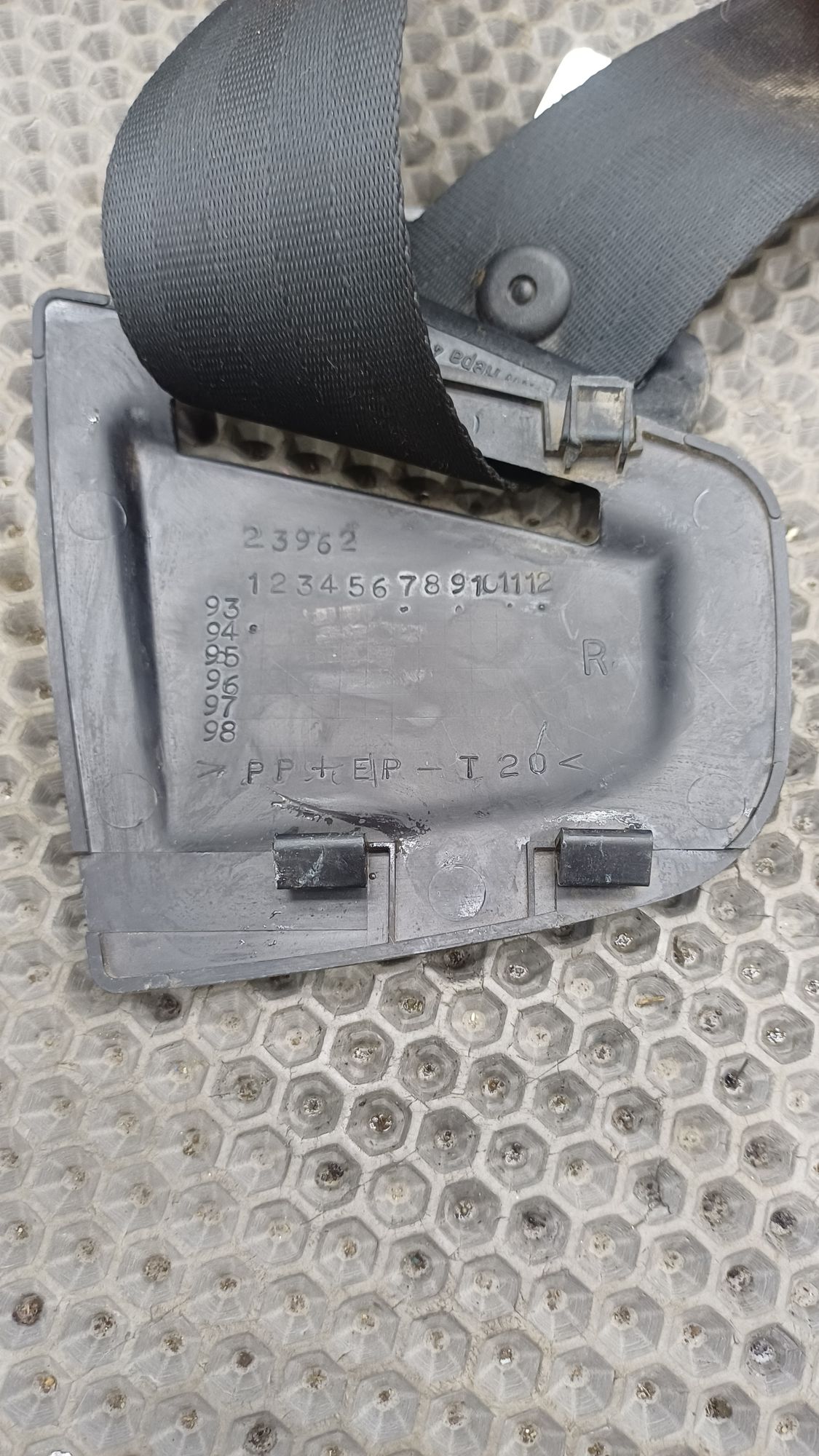 https://ycs.partsauto.market/partsauto-images/thmbs/userImages/c8f07ba63eb5b2f0f6006ea854bf8f7d/part/fb0bb829-ca1f-4d58-9d21-f25a47c67614_1774344299669.jpg