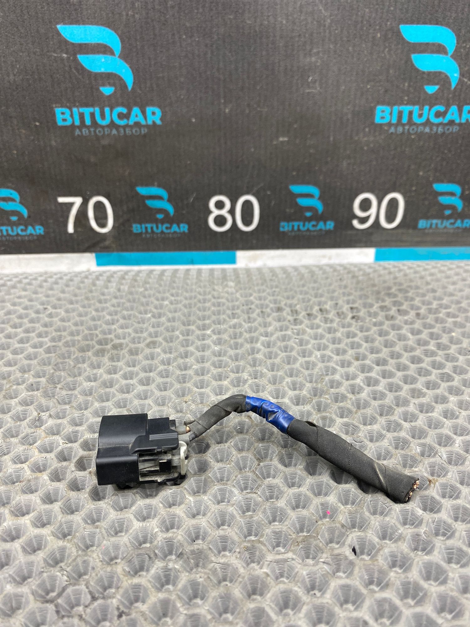 https://ycs.partsauto.market/partsauto-images/thmbs/userImages/c8f07ba63eb5b2f0f6006ea854bf8f7d/part/fb360c9d-2c75-4f66-8268-9aeb0d2f0a7b_1768294508784.jpg