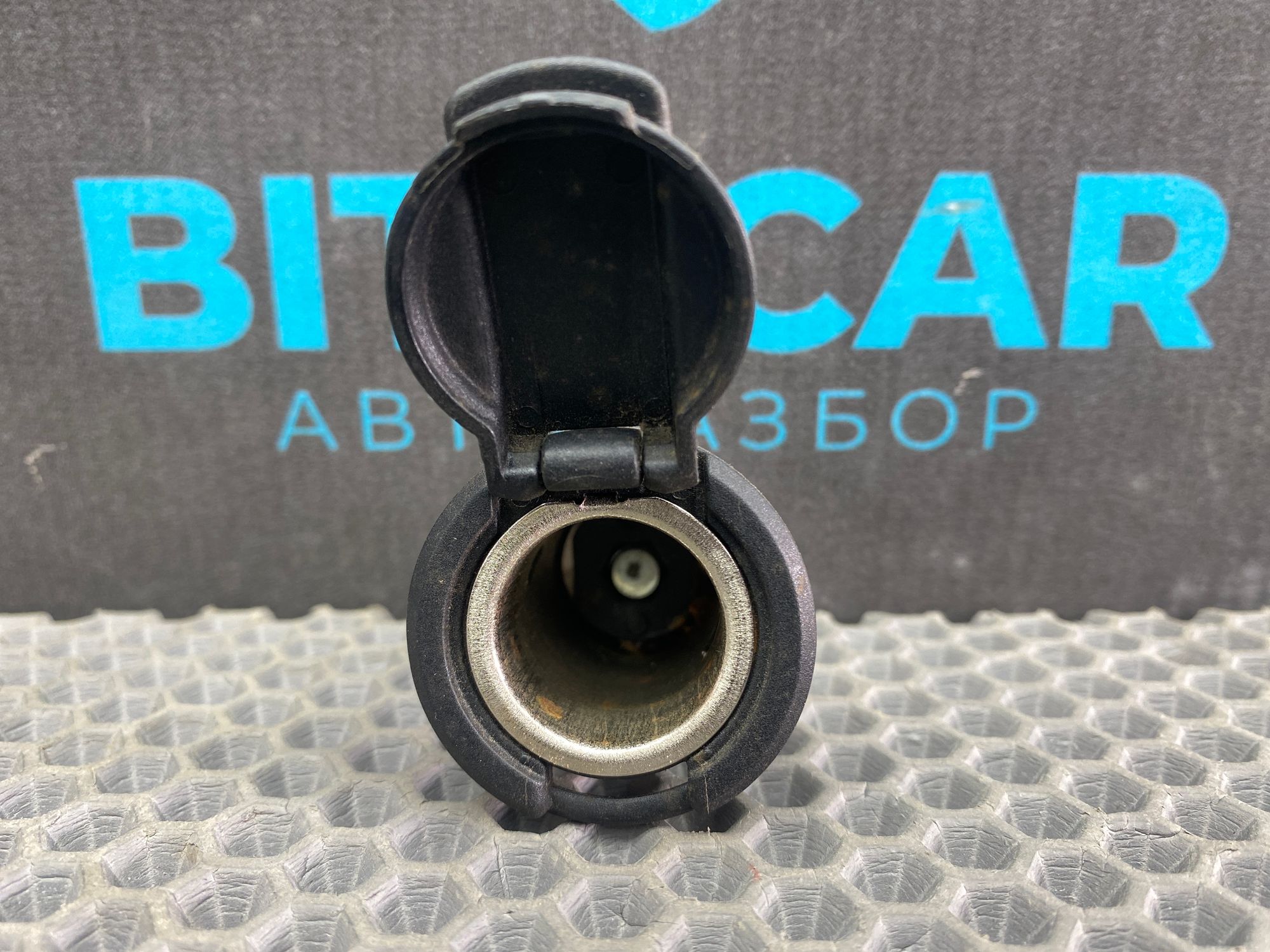 https://ycs.partsauto.market/partsauto-images/thmbs/userImages/c8f07ba63eb5b2f0f6006ea854bf8f7d/part/fb3c1bcc-e762-4c15-bf64-c864a52ad470_1777546460998.jpg