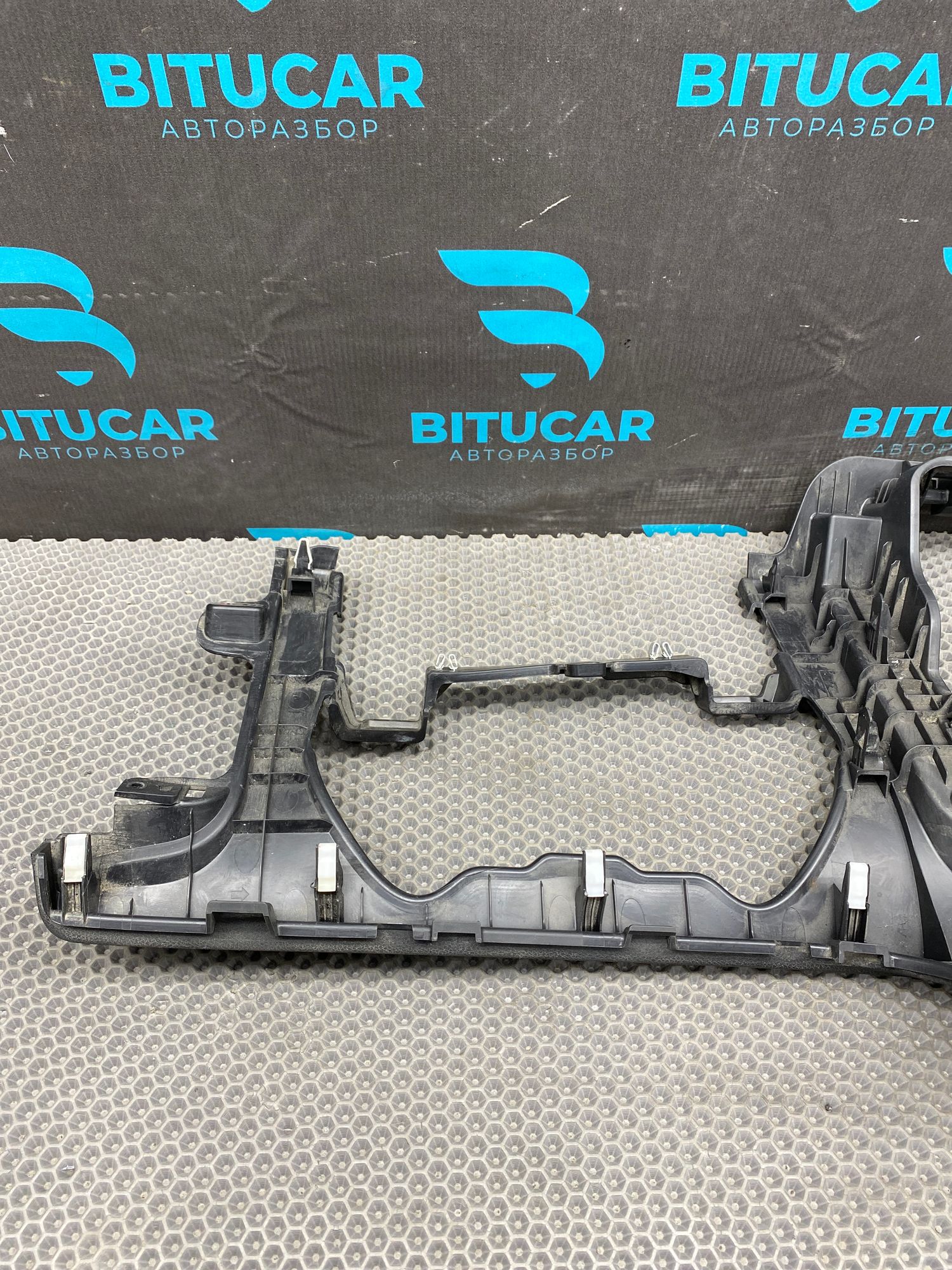 https://ycs.partsauto.market/partsauto-images/thmbs/userImages/c8f07ba63eb5b2f0f6006ea854bf8f7d/part/fb73a1de-f25f-4eb9-ae78-eec5adba1d5a_1777021184373.jpg