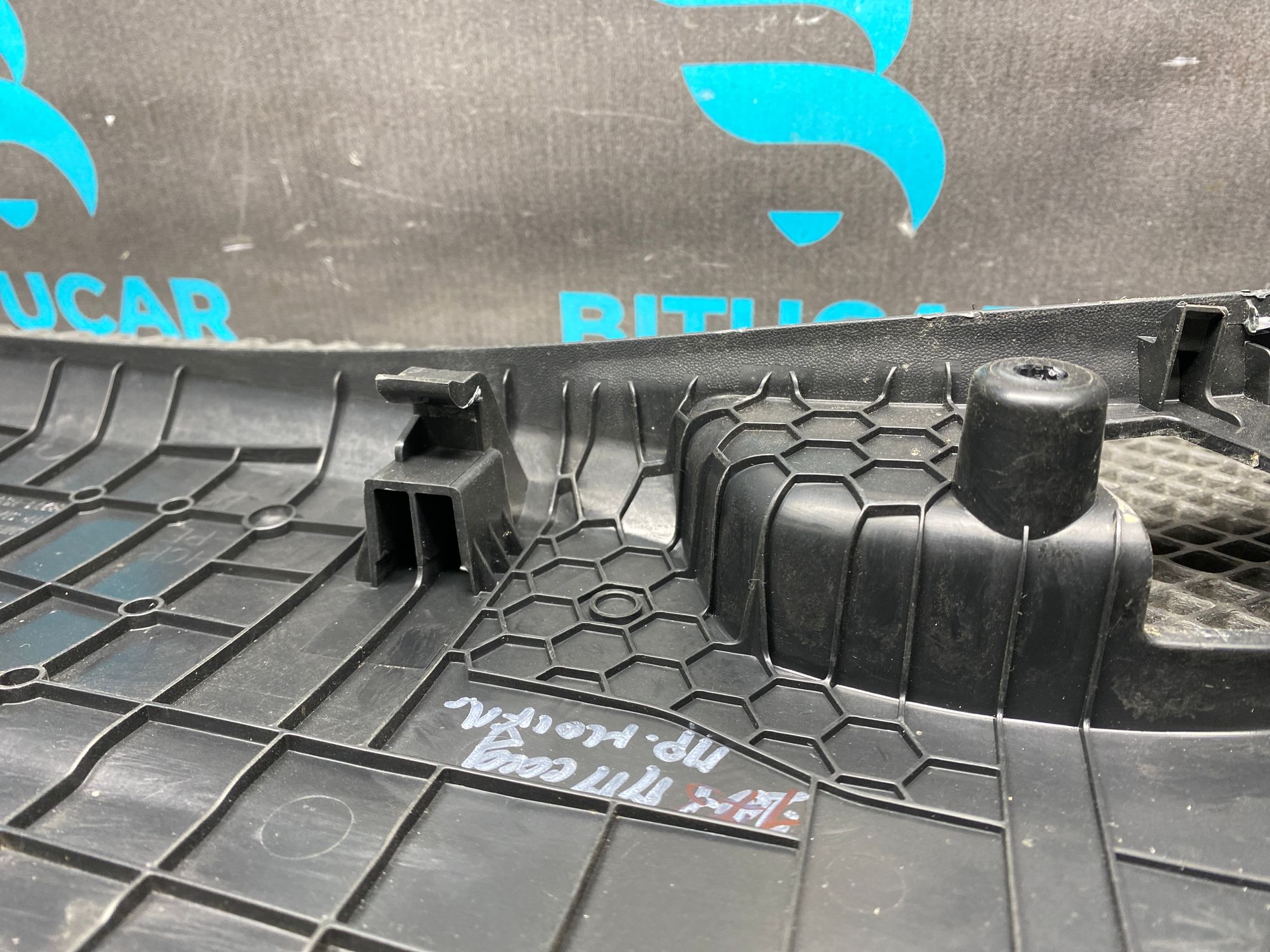 https://ycs.partsauto.market/partsauto-images/thmbs/userImages/c8f07ba63eb5b2f0f6006ea854bf8f7d/part/fb78c678-2f33-4dd8-8a85-00fcf866a797_1777012414301.jpg