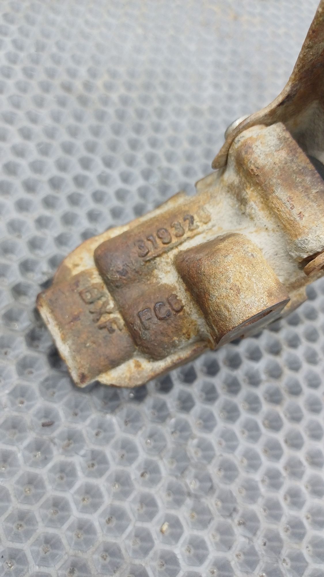 https://ycs.partsauto.market/partsauto-images/thmbs/userImages/c8f07ba63eb5b2f0f6006ea854bf8f7d/part/fbc6f2d4-a347-49fb-9778-e6c18638debd_1774268049089.jpg