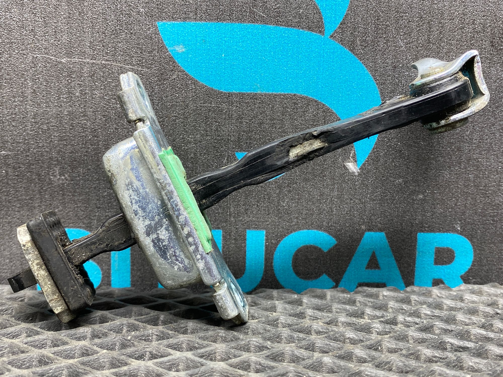 https://ycs.partsauto.market/partsauto-images/thmbs/userImages/c8f07ba63eb5b2f0f6006ea854bf8f7d/part/fbf155f6-55a3-4c94-a513-4fed3c220925_1776936631682.jpg