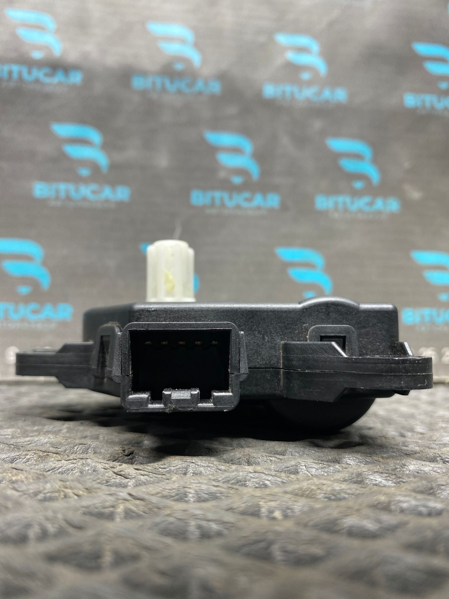 https://ycs.partsauto.market/partsauto-images/thmbs/userImages/c8f07ba63eb5b2f0f6006ea854bf8f7d/part/fc43b9f5-38d6-45c0-9e7e-171083323fae_1777553170015.jpg