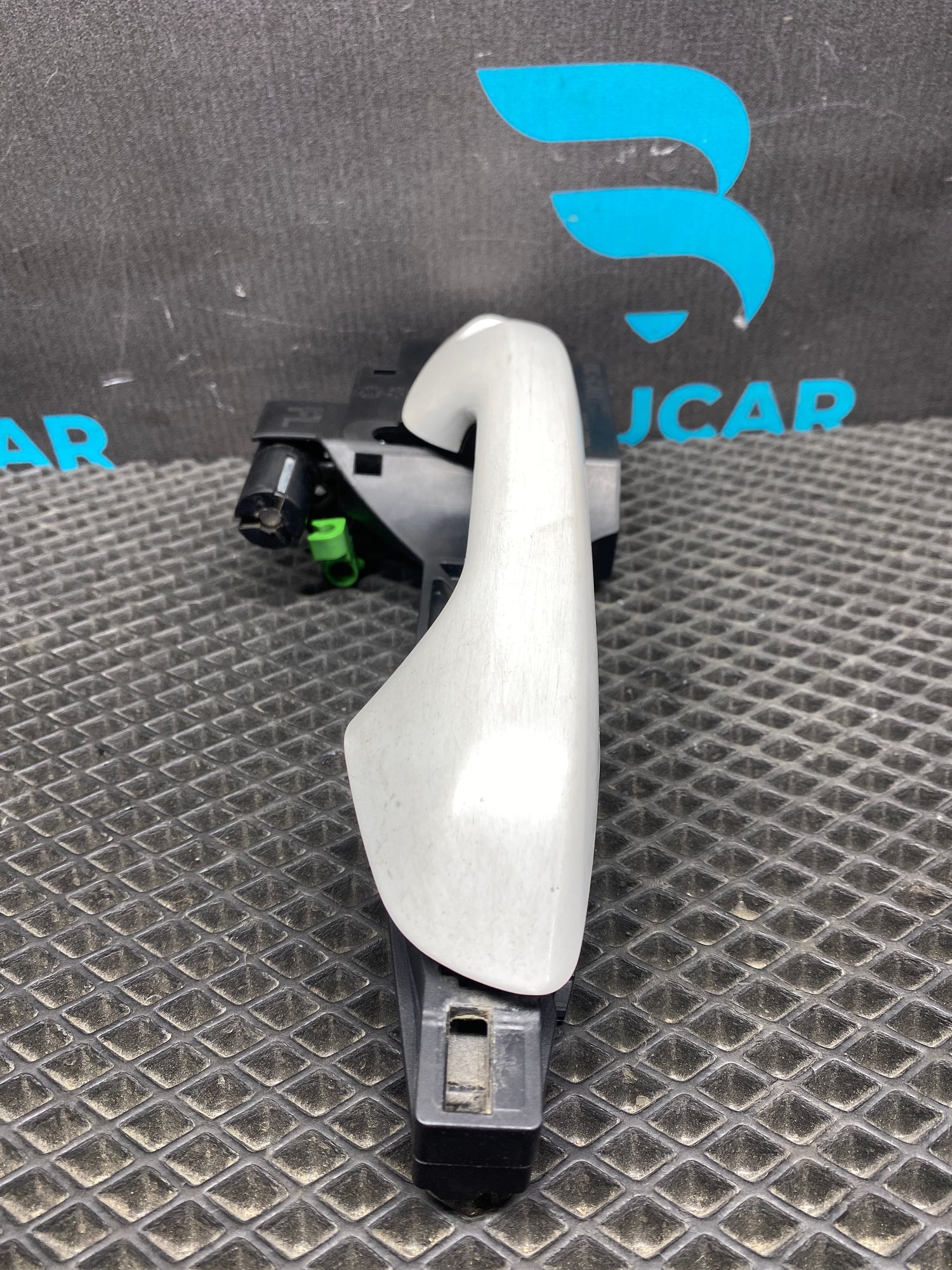 https://ycs.partsauto.market/partsauto-images/thmbs/userImages/c8f07ba63eb5b2f0f6006ea854bf8f7d/part/fc8e9faa-e9dc-42d0-82f8-5e5138f4770b_1776872181051.jpg