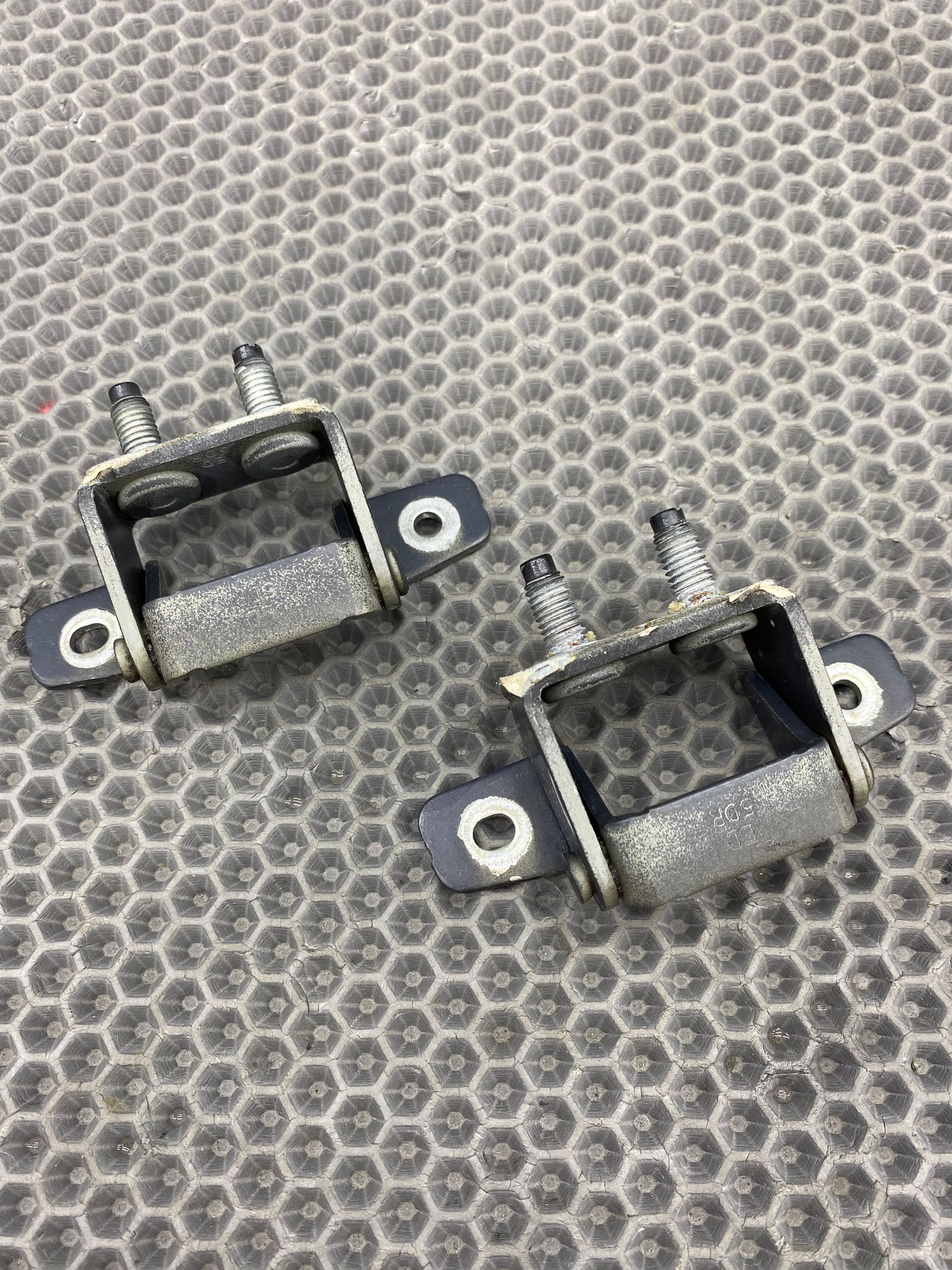 https://ycs.partsauto.market/partsauto-images/thmbs/userImages/c8f07ba63eb5b2f0f6006ea854bf8f7d/part/ff059258-9ed3-480e-b44d-0c4c06b01315_1775043496138.jpg