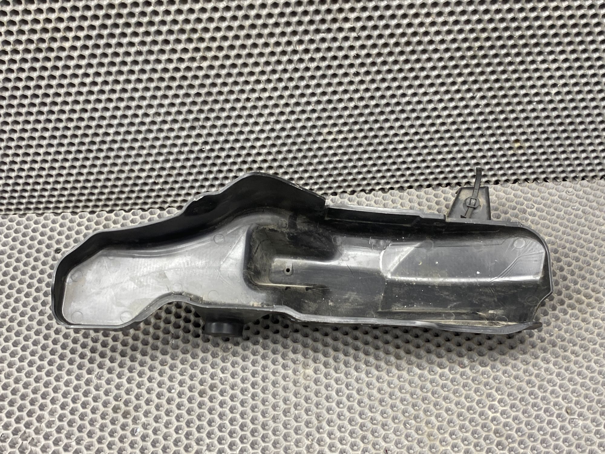 Б/У Накладка багажника правая BMW 7-Series 4 дорест. 2001—2005 2003 Черный, 990 рублей, Краснодар