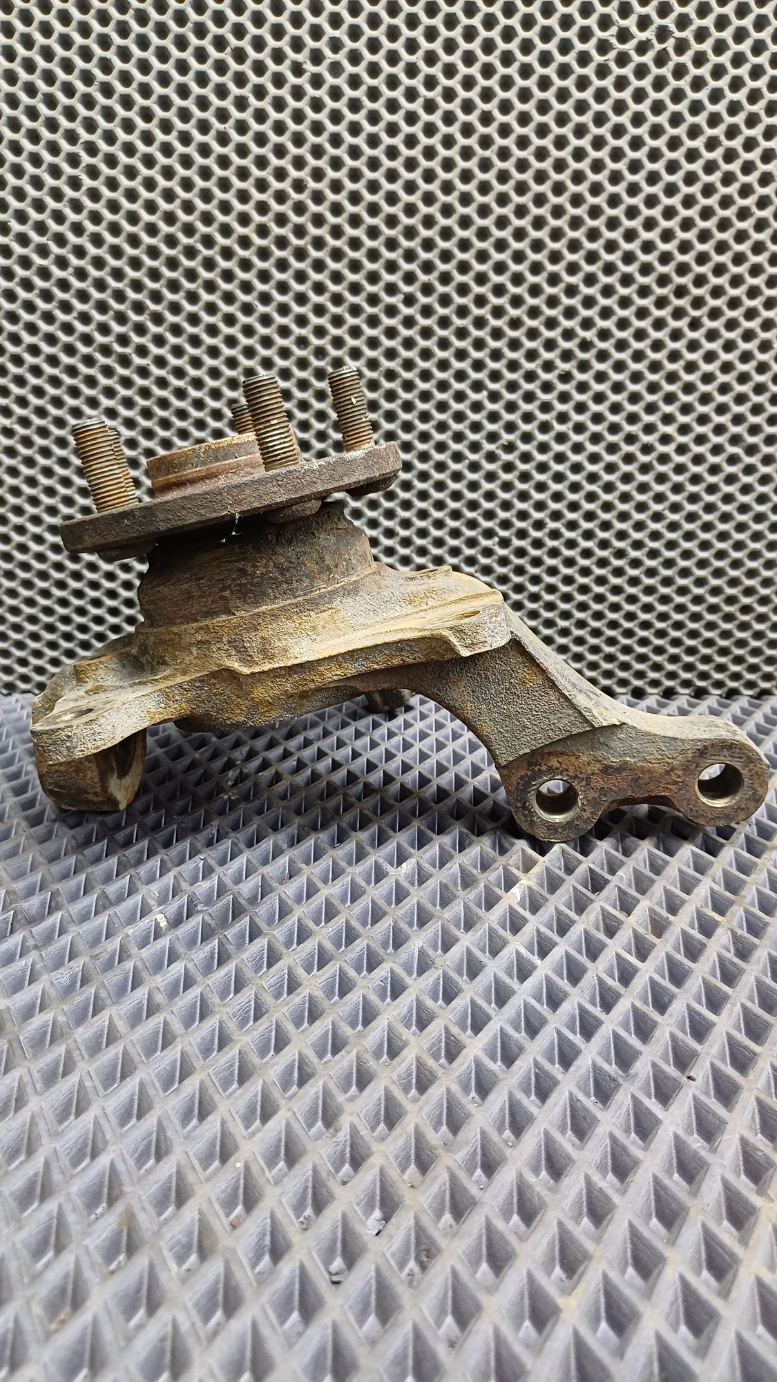 Б/У  Поворотный кулак левый Toyota CARINA E 6 дорест. 1992—1996 1994 Зеленый, 1990 рублей, Краснодар