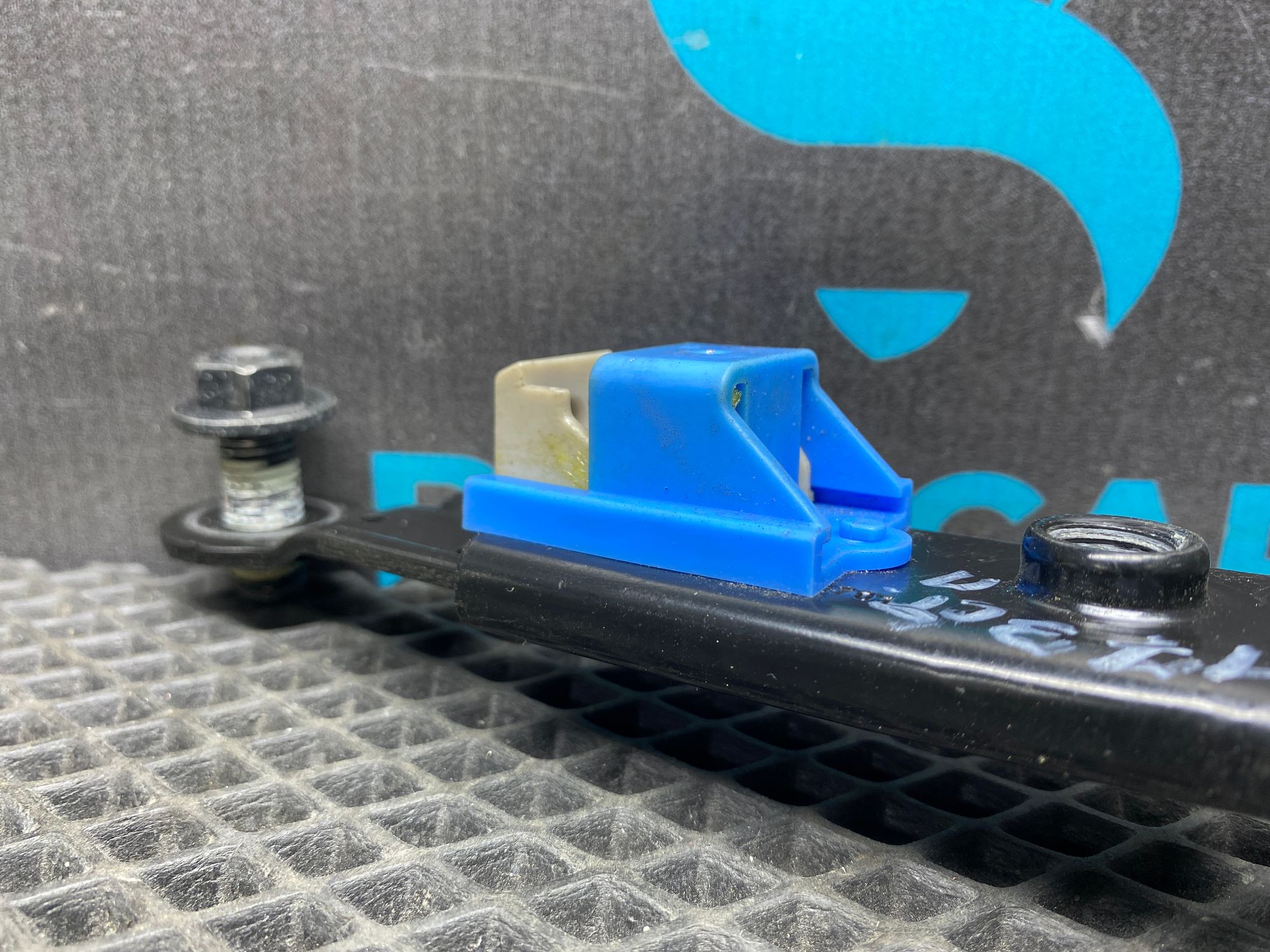 https://ycs.partsauto.market/partsauto-images/thmbs/userImages/c8f07ba63eb5b2f0f6006ea854bf8f7d/part/ffbb56ab-d008-4cc0-88b8-c2e65a93c506_1776940741397.jpg