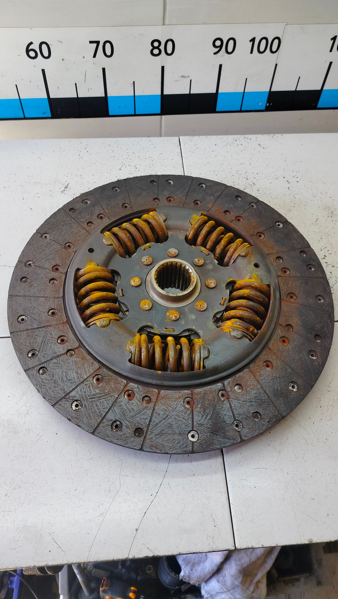 https://ycs.partsauto.market/partsauto-images/thmbs/userImages/c965f73e3dc116a3de96fdbb0ec9ca2a/part/6f4c3e0c-c27d-403e-a162-9893ffd12d87_1720618786737.jpg