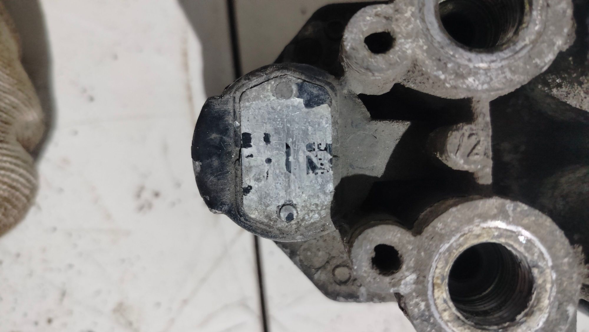 https://ycs.partsauto.market/partsauto-images/thmbs/userImages/c965f73e3dc116a3de96fdbb0ec9ca2a/part/a4d1678c-3e5c-4ba6-9d6e-d00ca789e1be_1720597557315.jpg