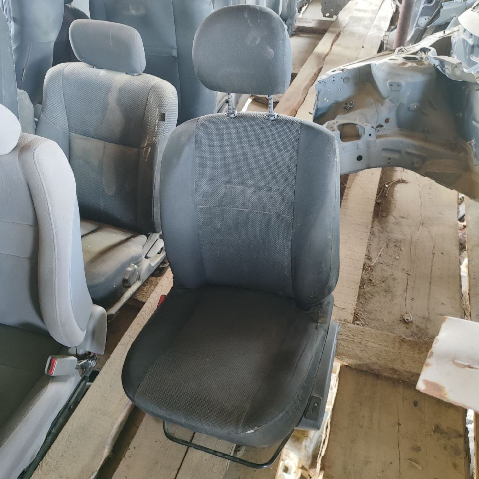https://ycs.partsauto.market/partsauto-images/thmbs/userImages/cb9901e562a4f410bd4f9bf80c21d094/part/2eec1374-3202-4fd3-9bb5-133d8778933b_1784536406703.jpg