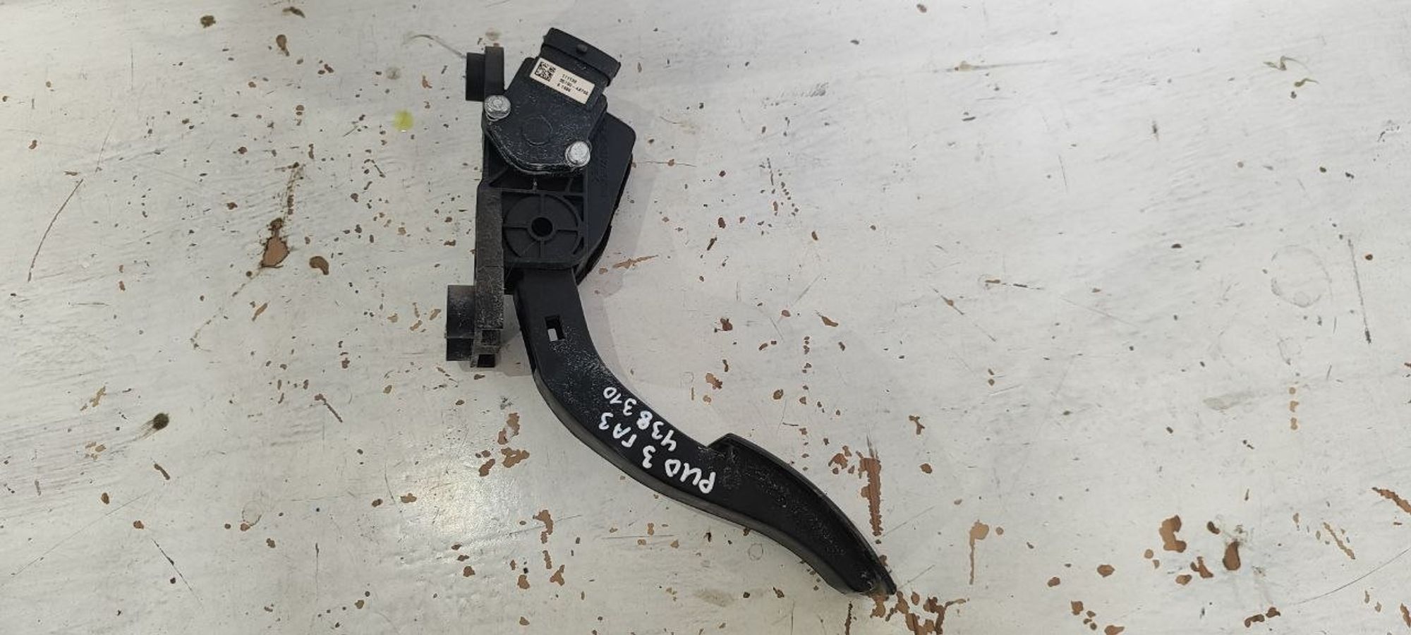 https://ycs.partsauto.market/partsauto-images/thmbs/userImages/cb9901e562a4f410bd4f9bf80c21d094/part/30b1a4f9-171d-47d5-9f3f-81fa92d2f8e5_1775625069619.jpg
