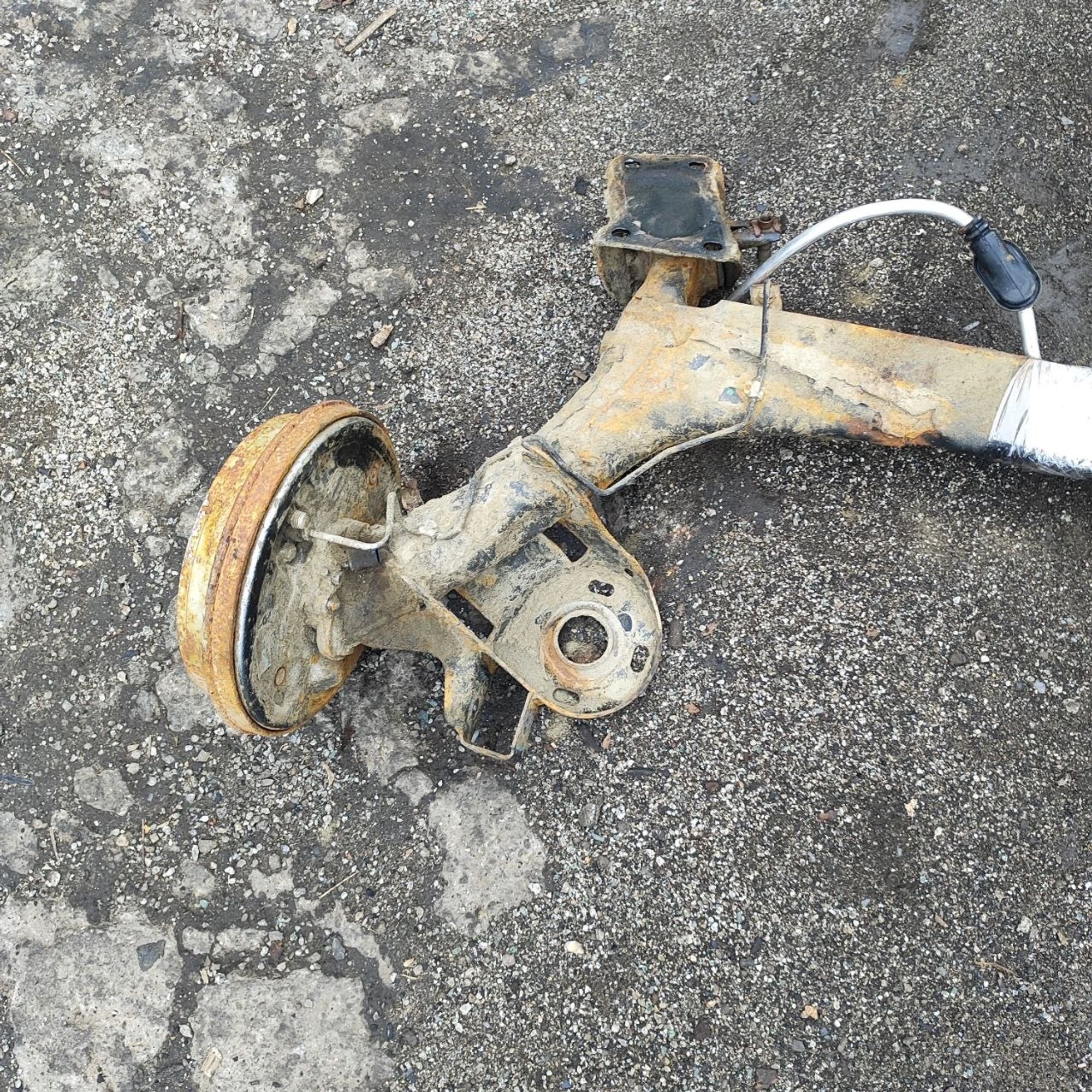 https://ycs.partsauto.market/partsauto-images/thmbs/userImages/cb9901e562a4f410bd4f9bf80c21d094/part/37a025c3-384b-4621-beb7-378757c7d167_1781512681816.jpg